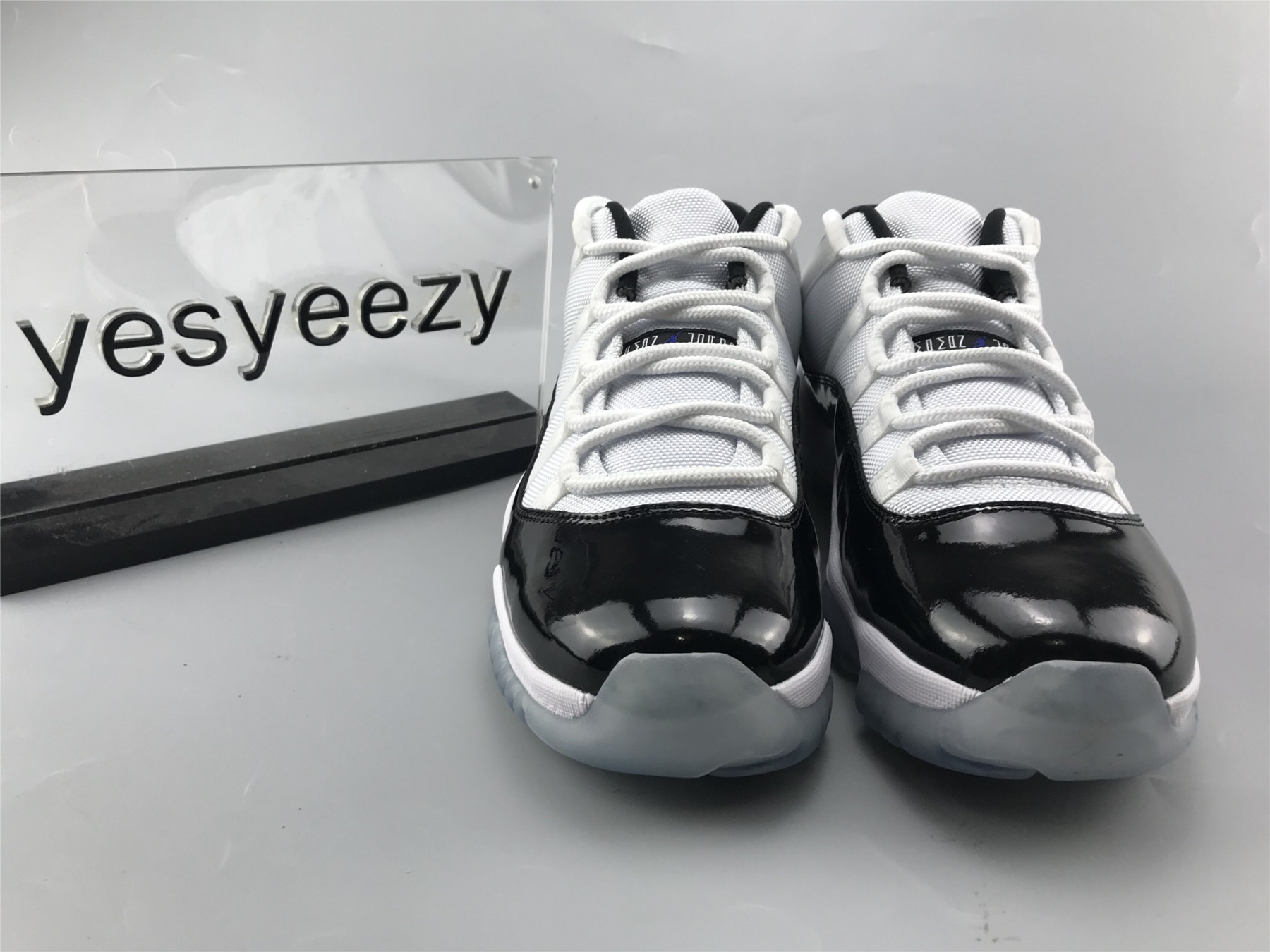 UA AIR JORDAN 11 RETRO LOW 