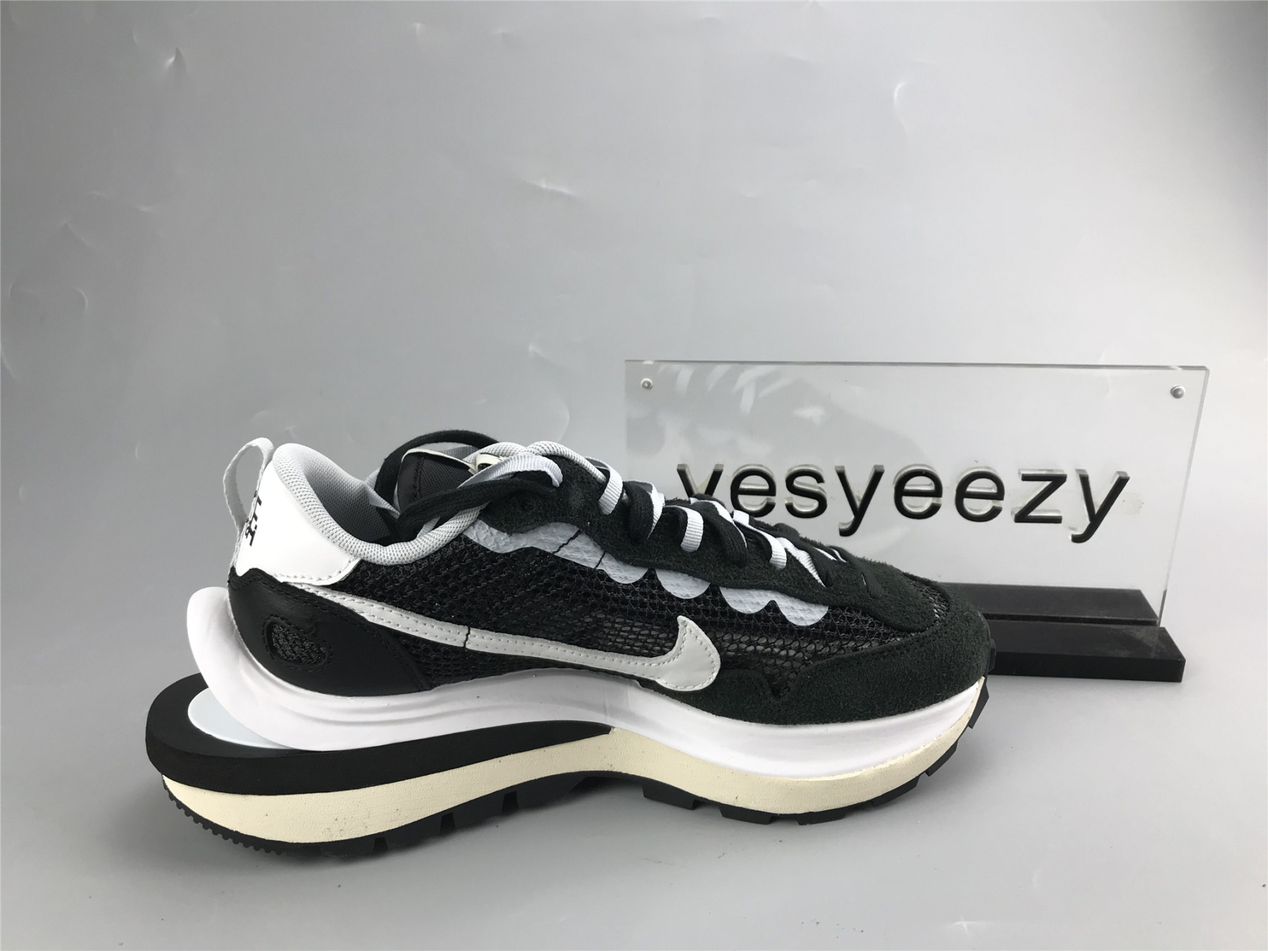 UA NIKE SACAI X VAPORWAFFLE 