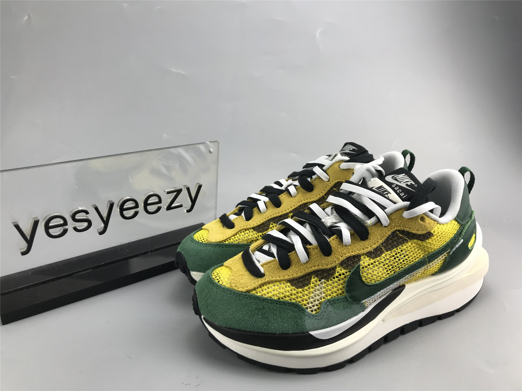 UA NIKE SACAI X VAPORWAFFLE 