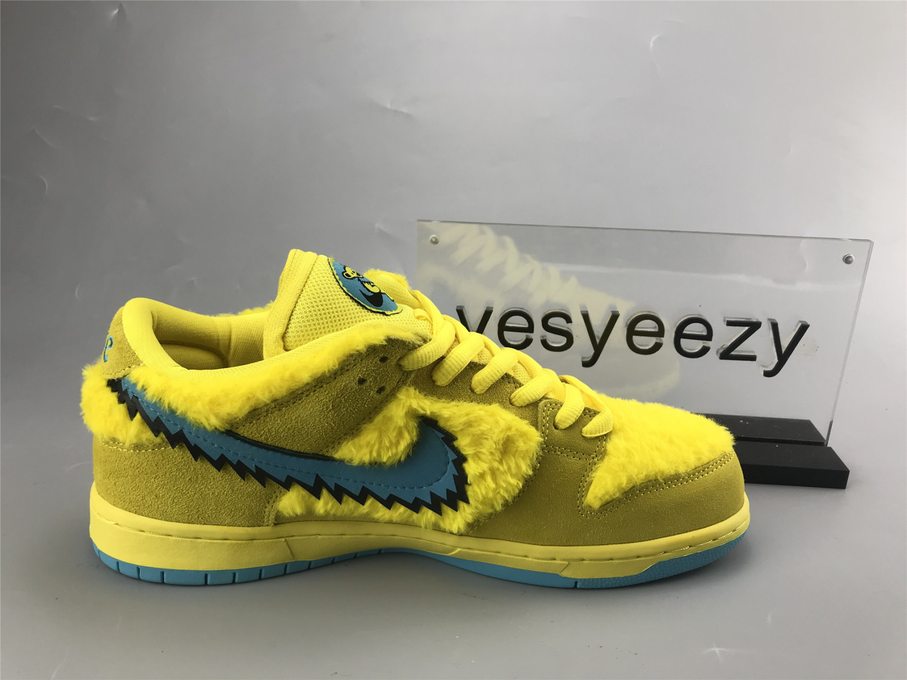 UA NIKE GRATEFUL DEAD X DUNK LOW SB 