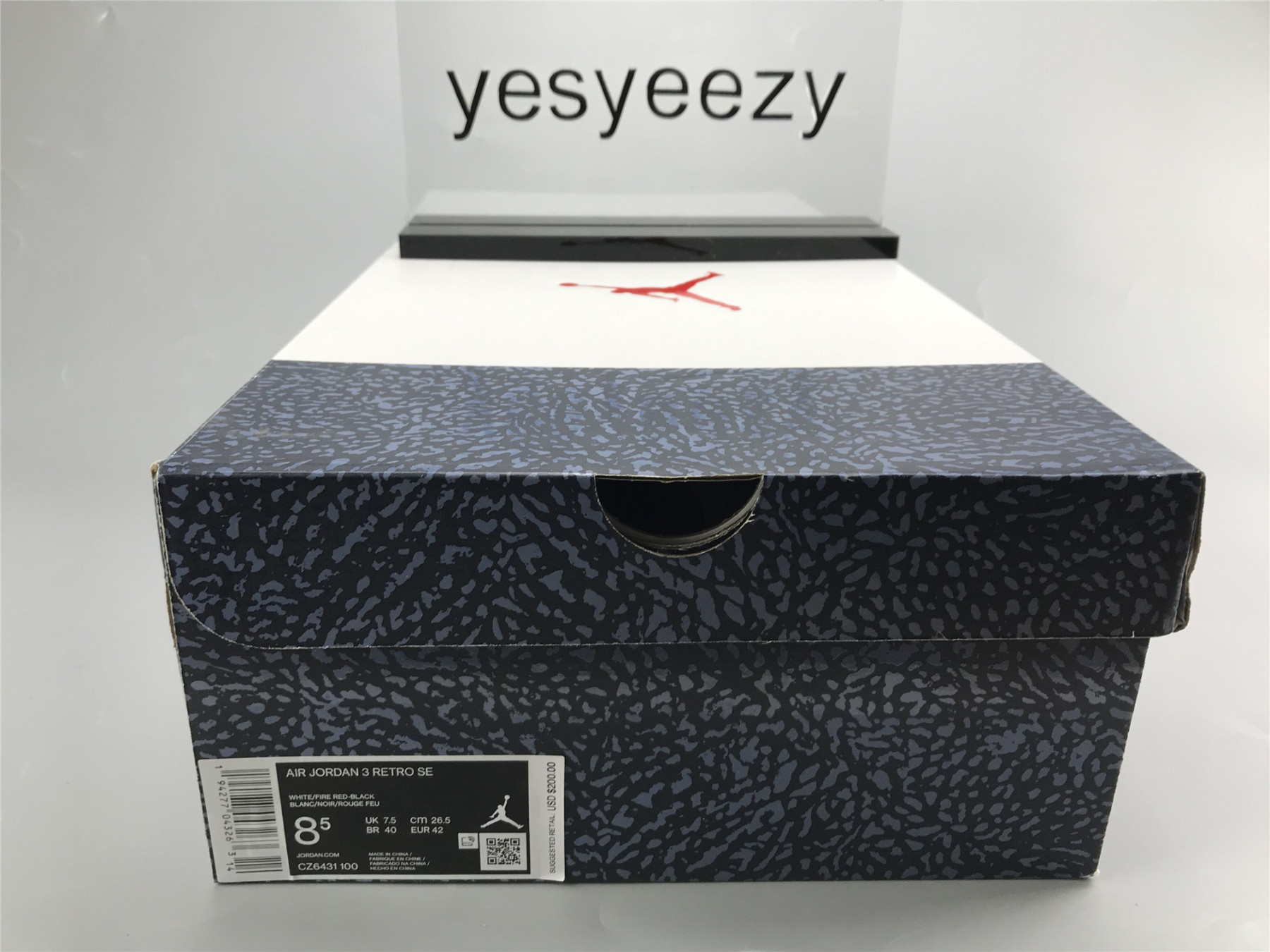 UA AIR JORDAN 3 RETRO SE