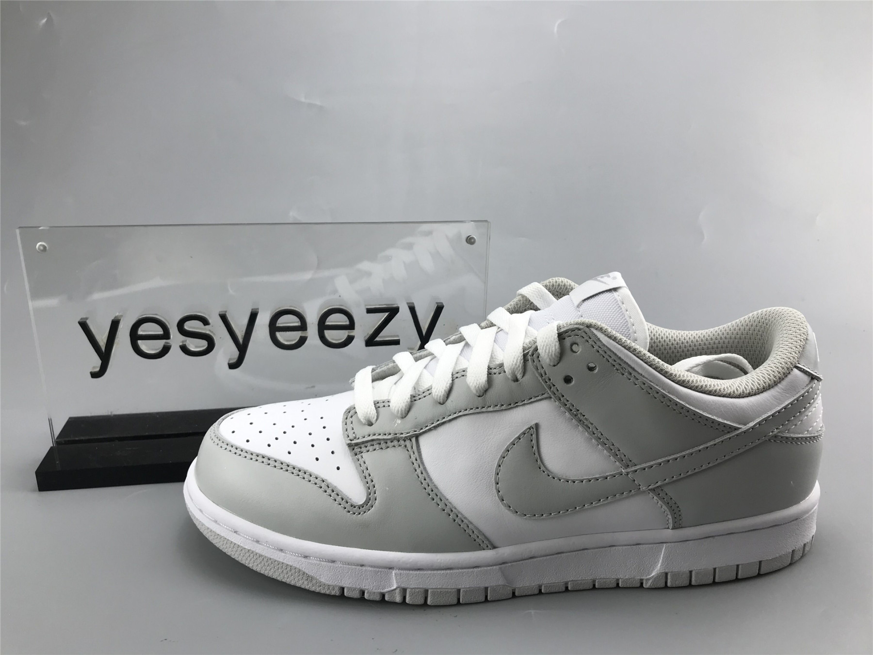 UA NIKE DUNK LOW WMNS "PHOTON DUST"