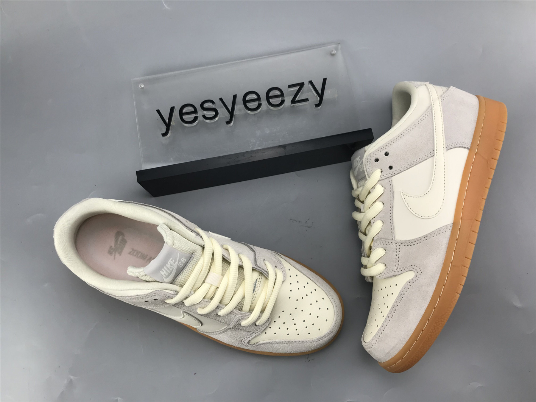 UA NIKE SB DUNK LOW TRD