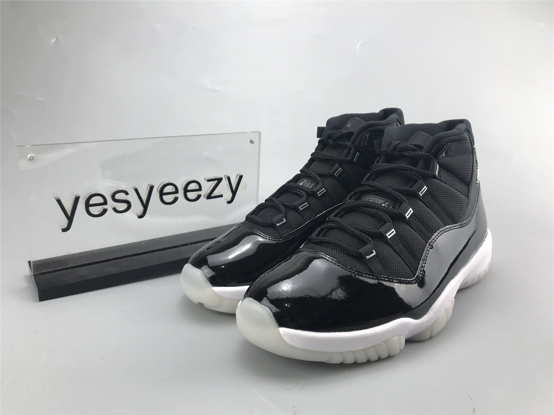 UA AIR JORDAN 11 RETRO 