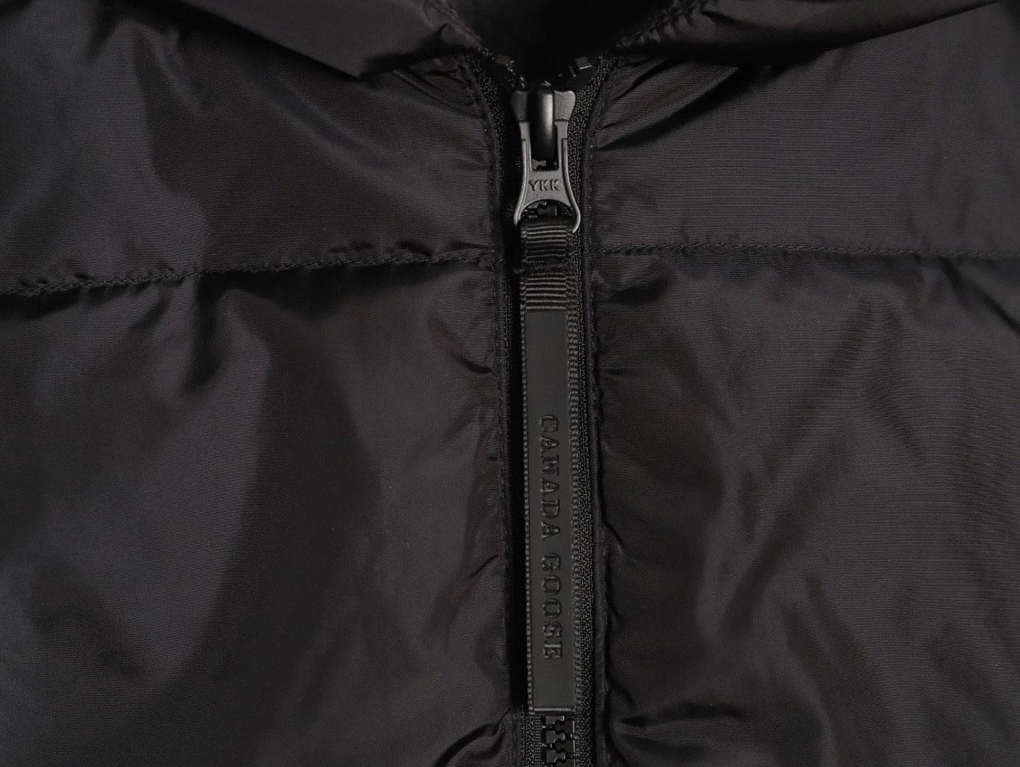 Can*a G00se Short Puffer jacket