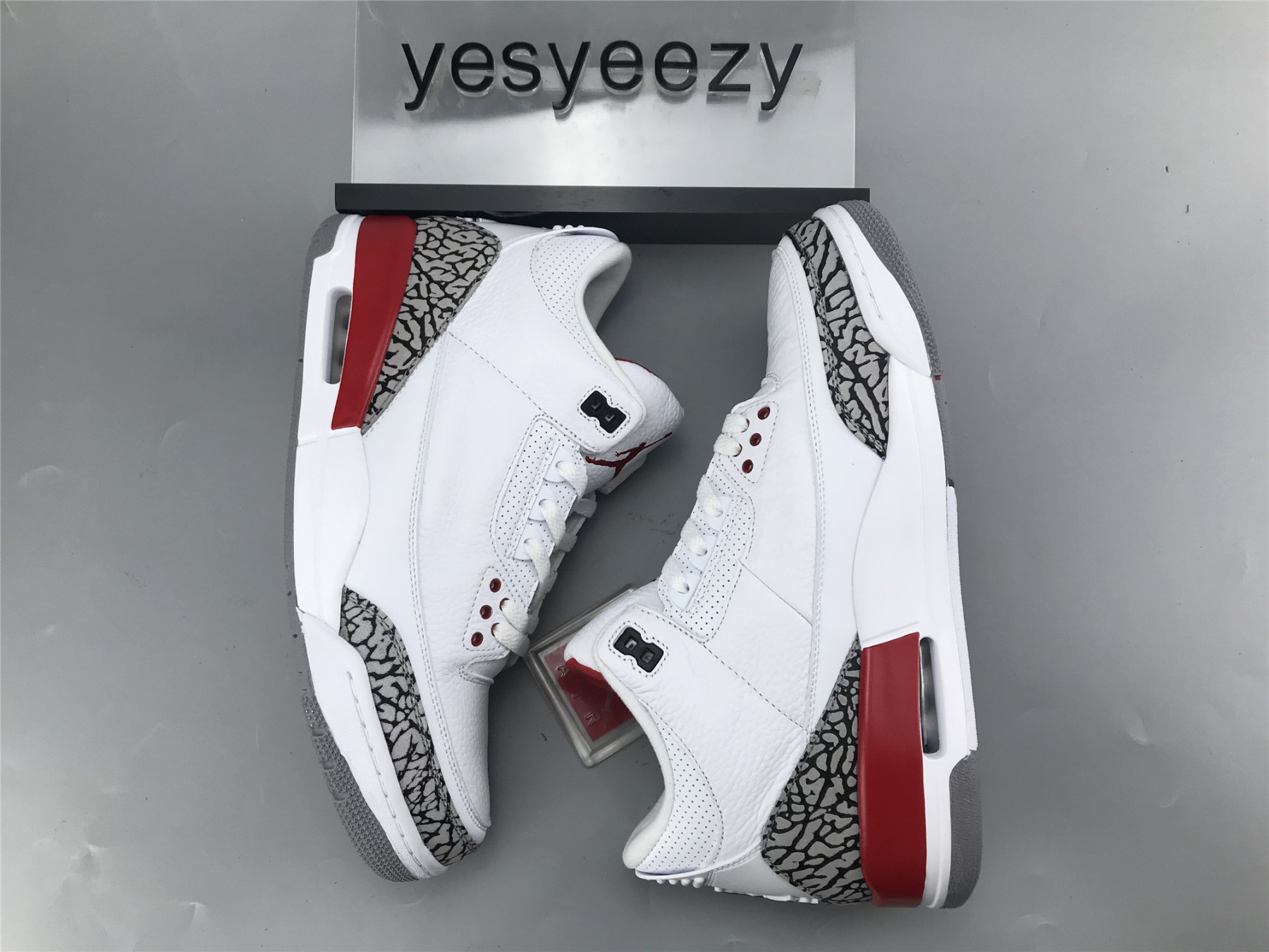 UA AIR JORDAN 3 RETRO 
