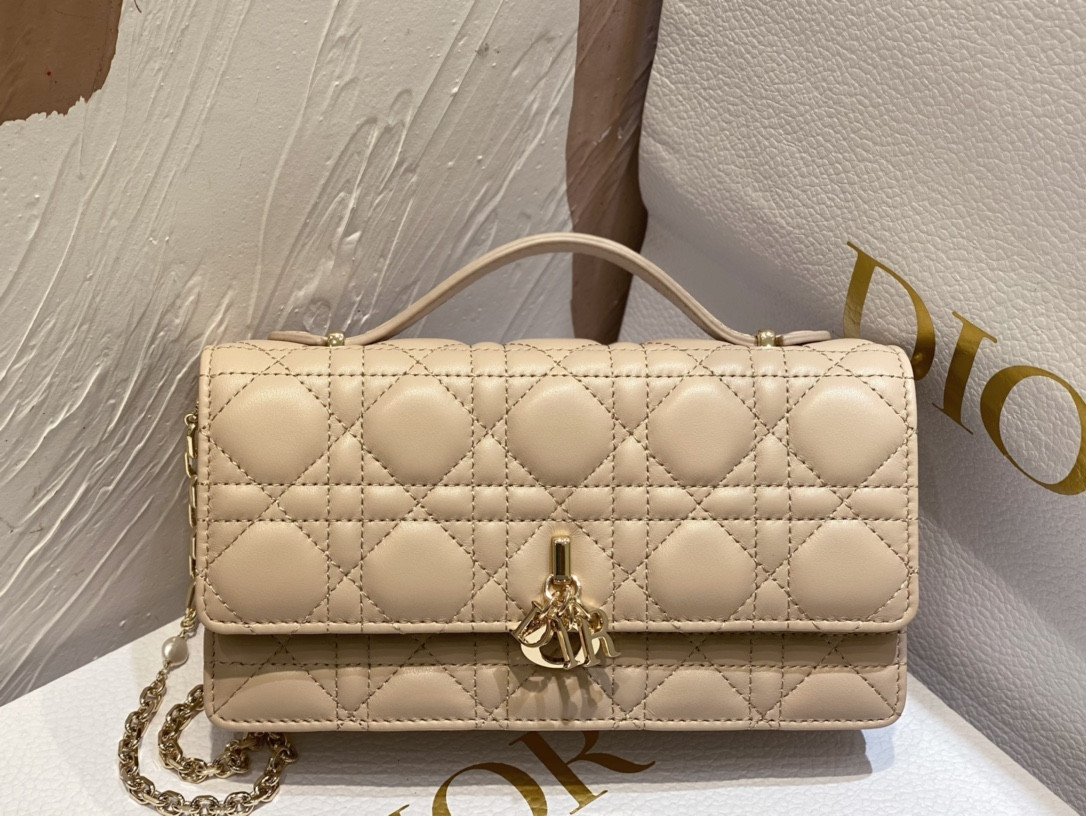 MISS D10r Mini Handbag Beige Cannage Woven Pattern Lambskin S0980ONMJ-M116 21 x 11.5 x 4.5 cm
