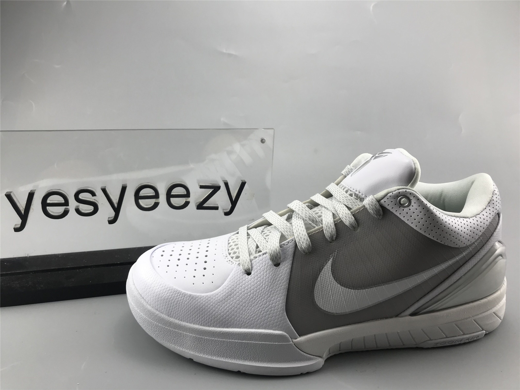 UA NIKE ZOOM KOBE 4 