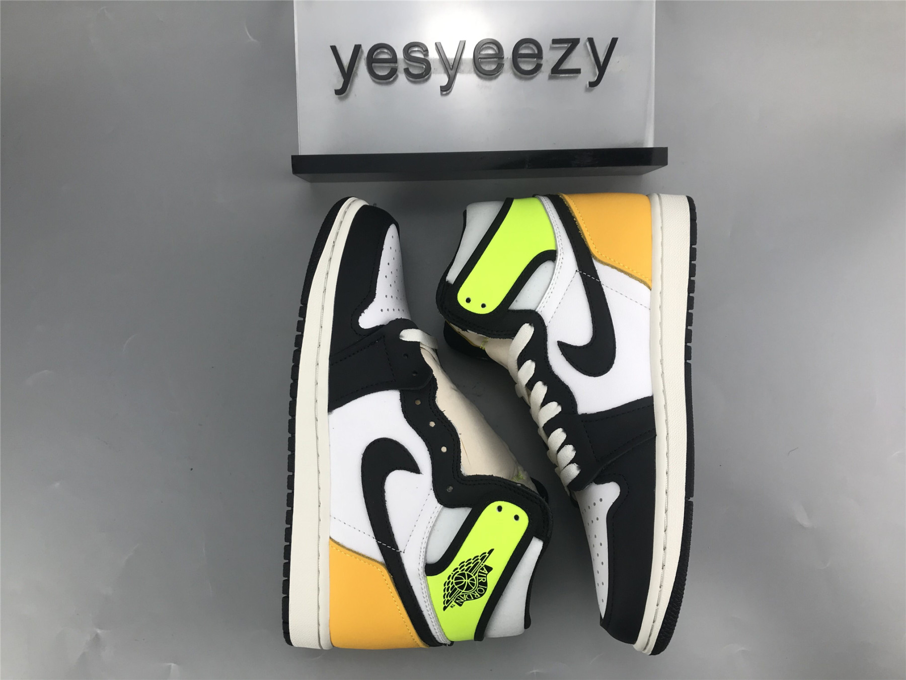 UA AIR JORDAN 1 RETRO HIGH OG 
