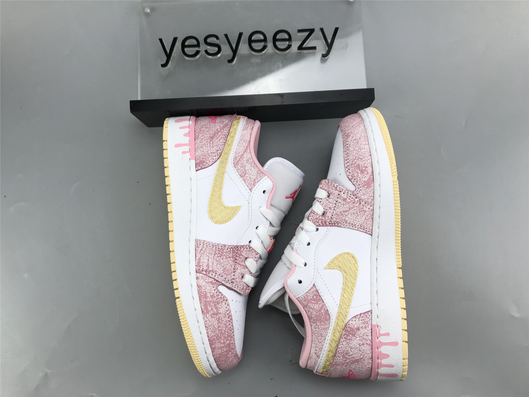 UA AIR JORDAN 1 LOW GS 