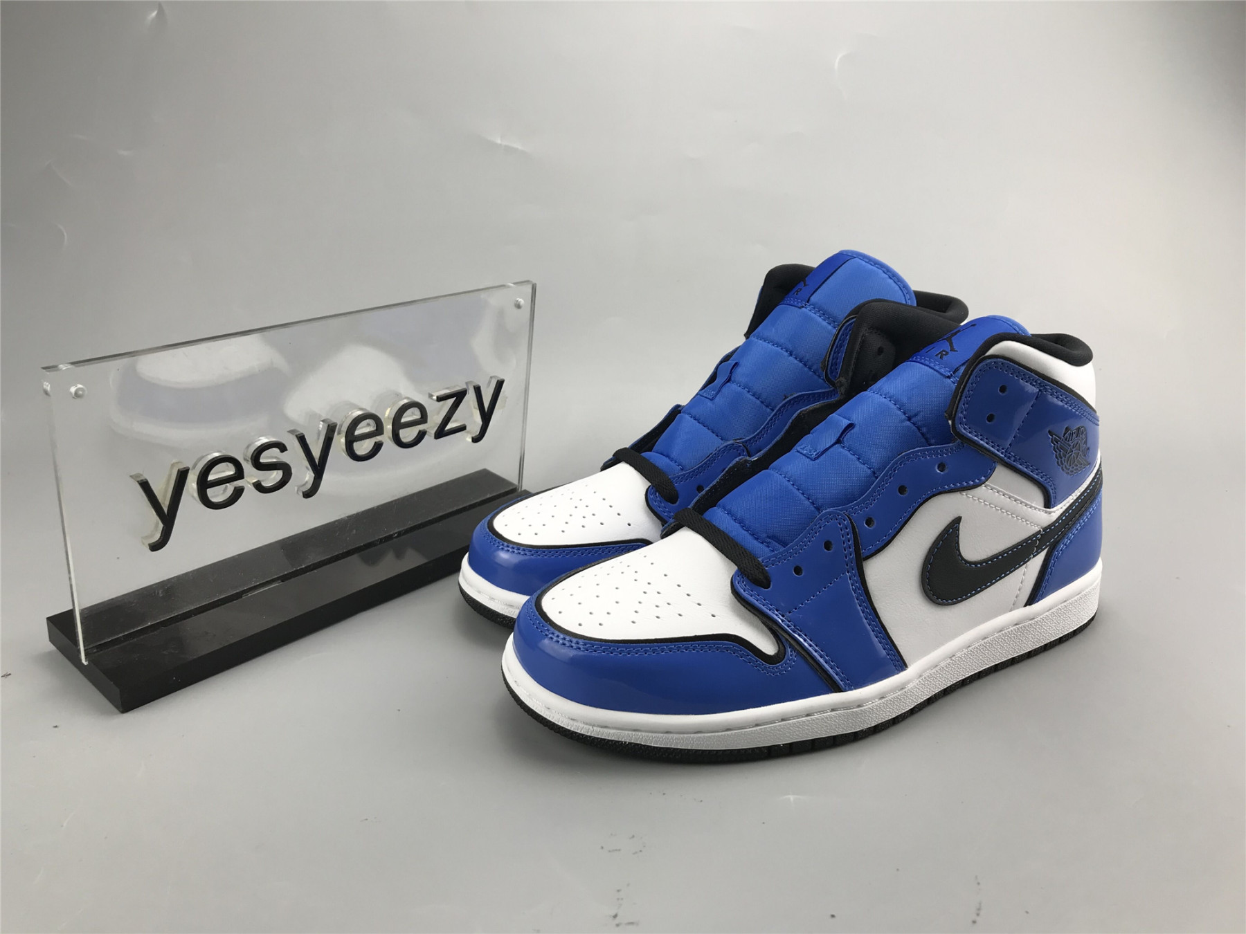 UA AIR JORDAN 1 MID SE 