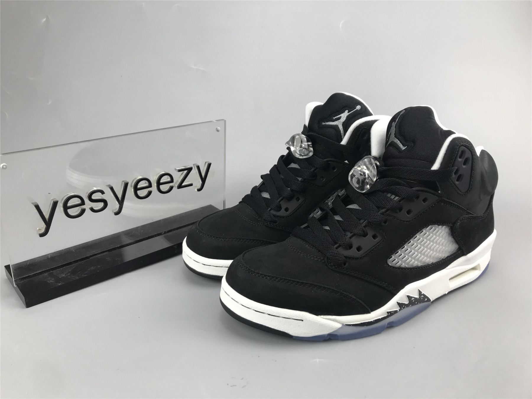 UA AIR JORDAN 5 RETRO 