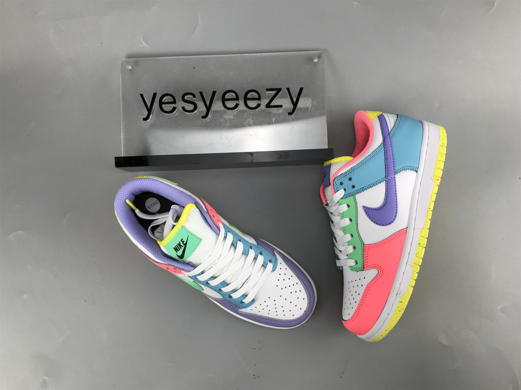 UA WMNS NIKE DUNK LOW SE 