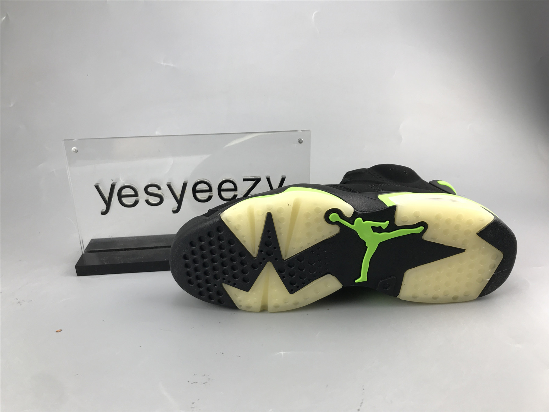 UA AIR JORDAN 6 RETRO 