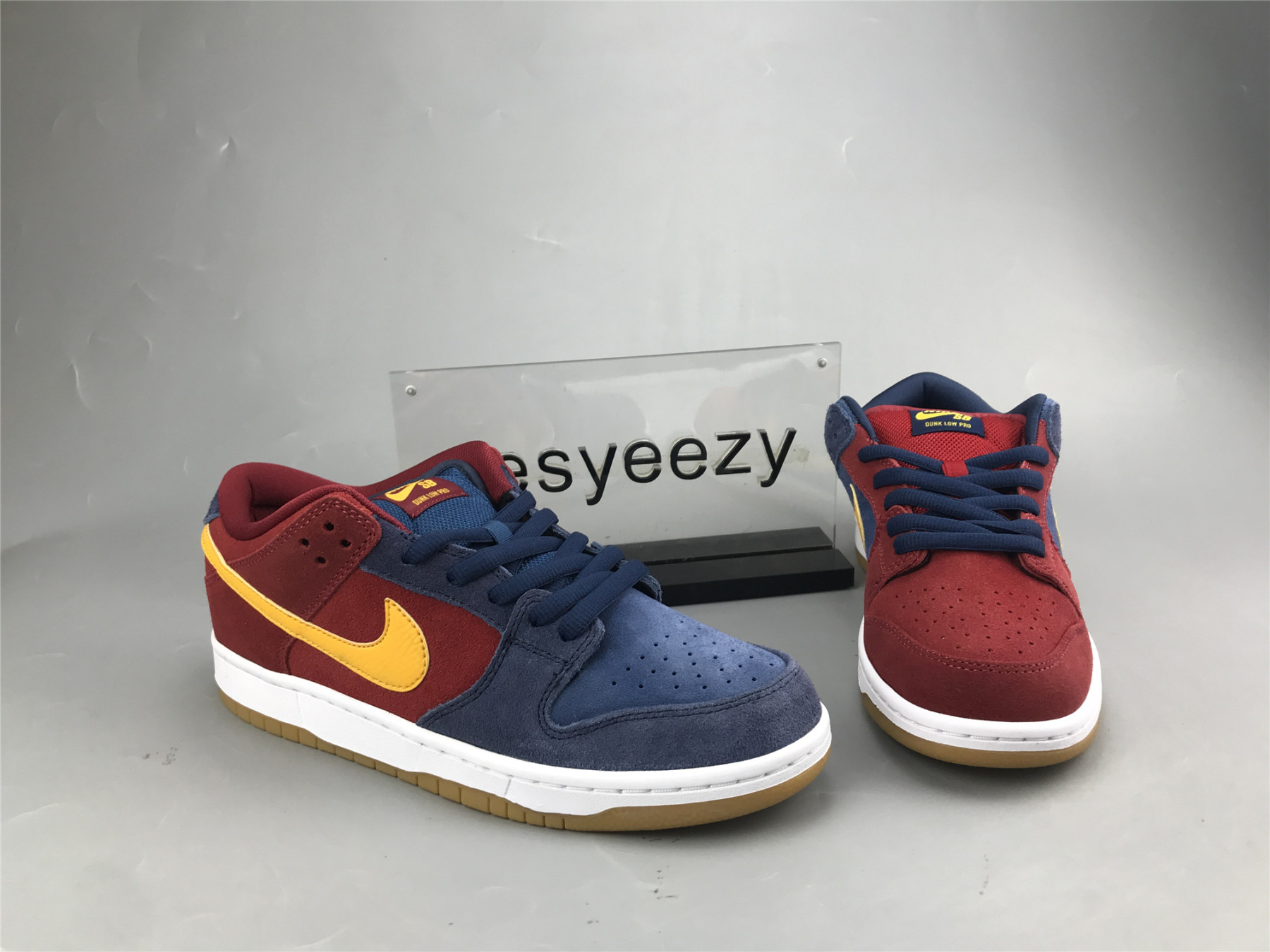 UA NIKE DUNK LOW SB 