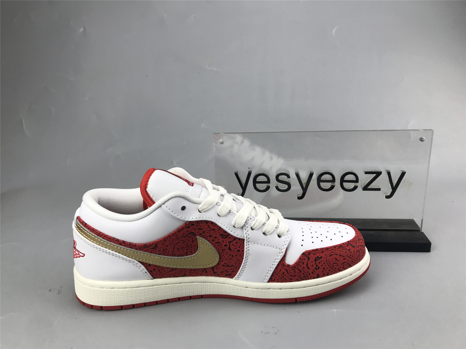UA AIR JORDAN 1 LOW SE 
