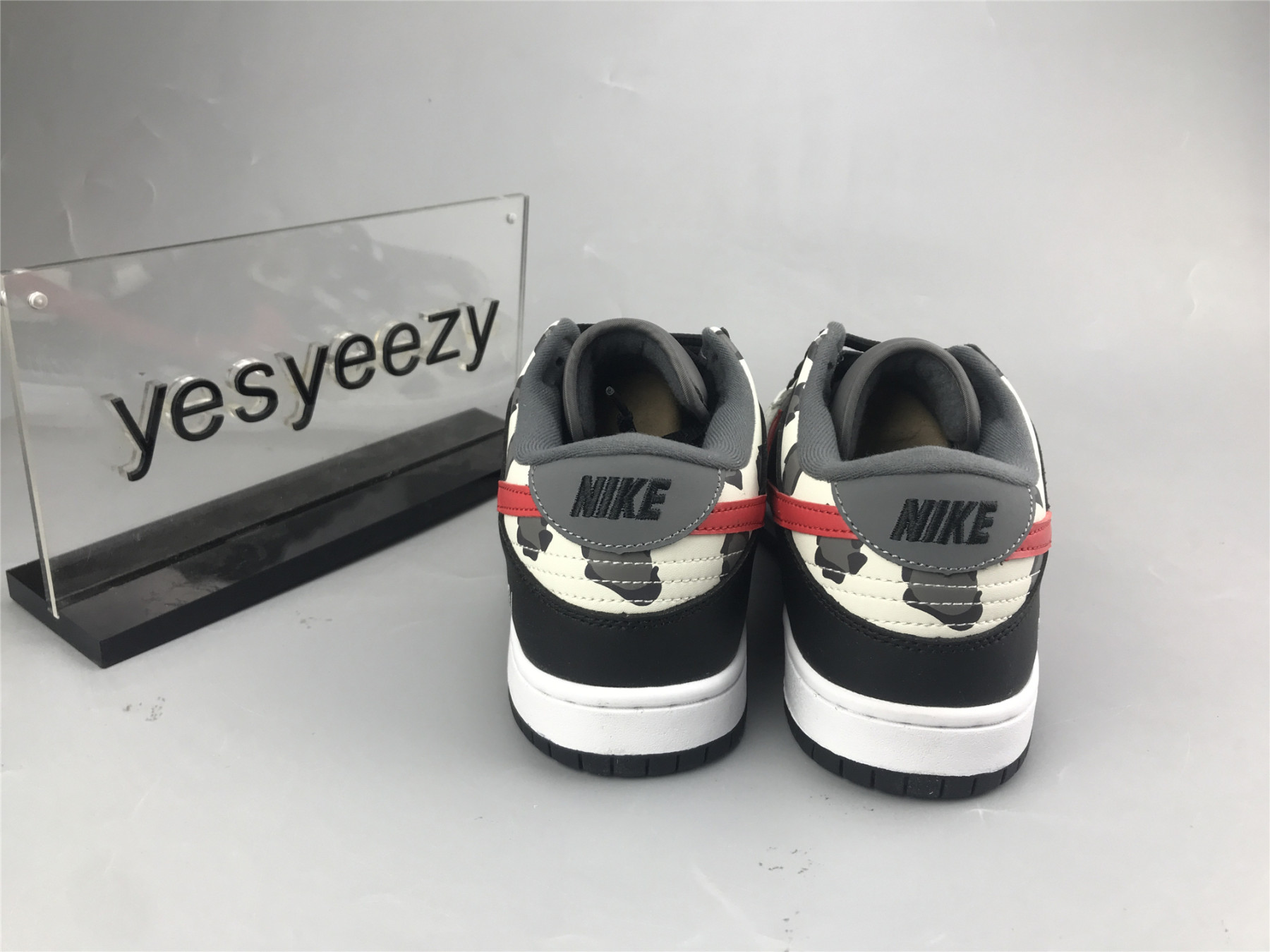 UA NIKE SB DUNK LOW BLACK RED COW