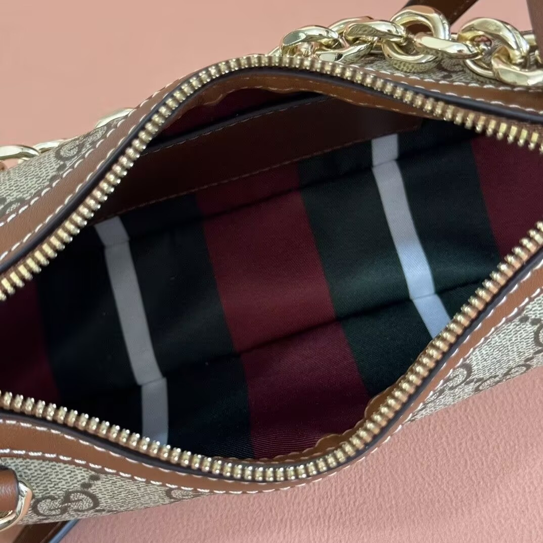 Gvc*1 GG Emblem Small Shoulder Bag 24x16.5x6cm