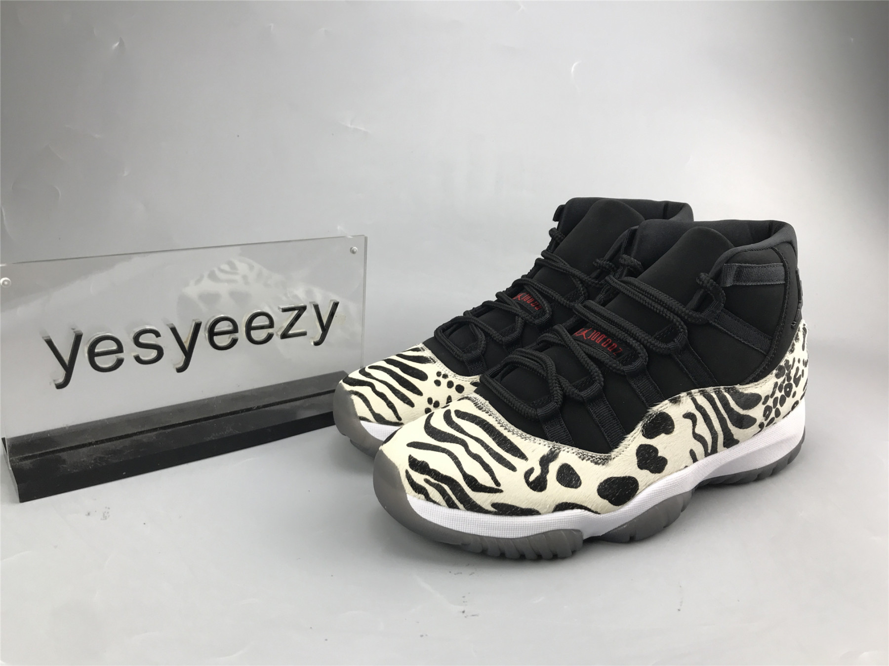 UA WMNS AIR JORDAN 11 RETRO 