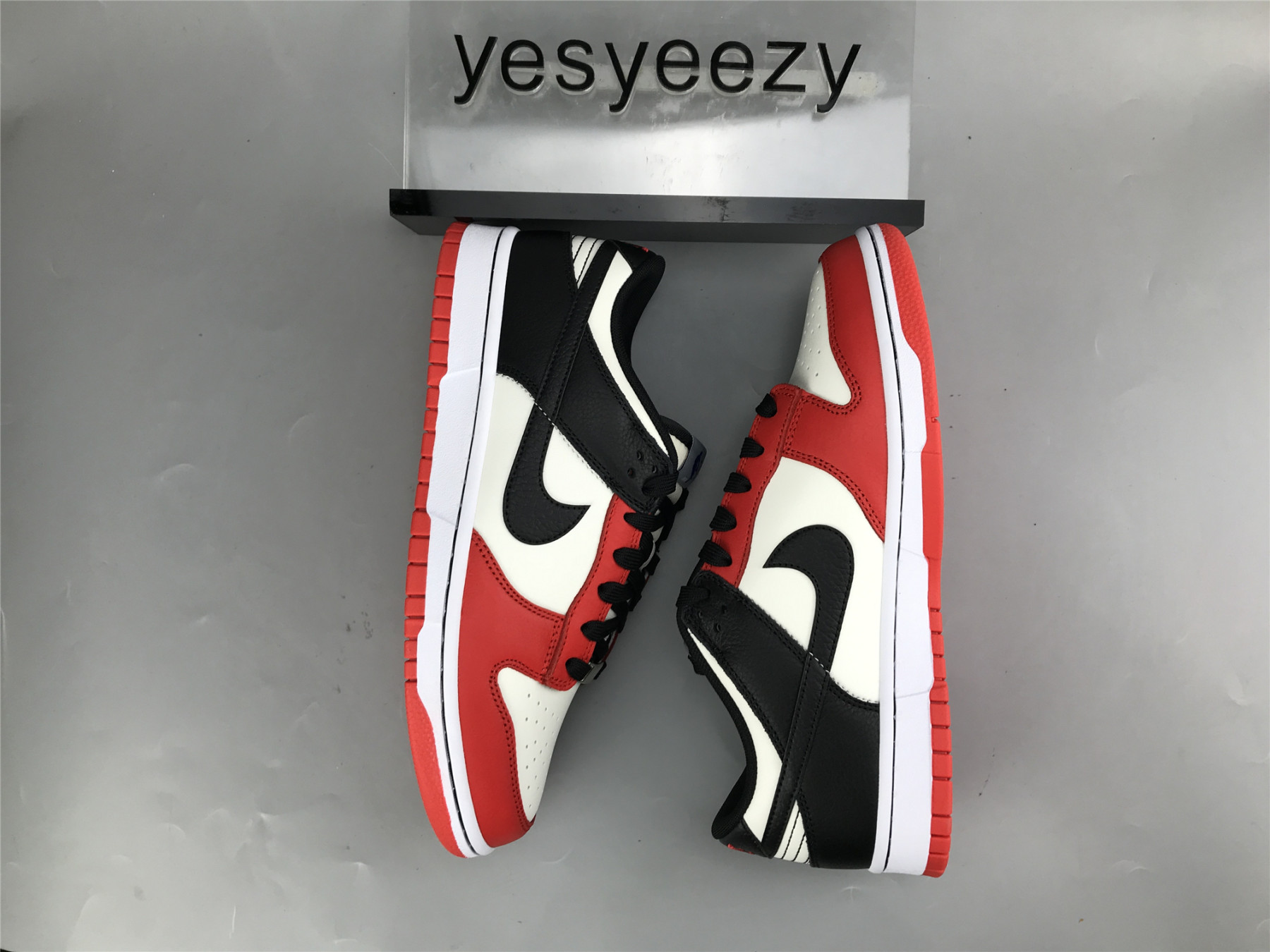 UA NIKE DUNK LOW EMB NBA 75TH ANNIVERSARY - CHICAGO