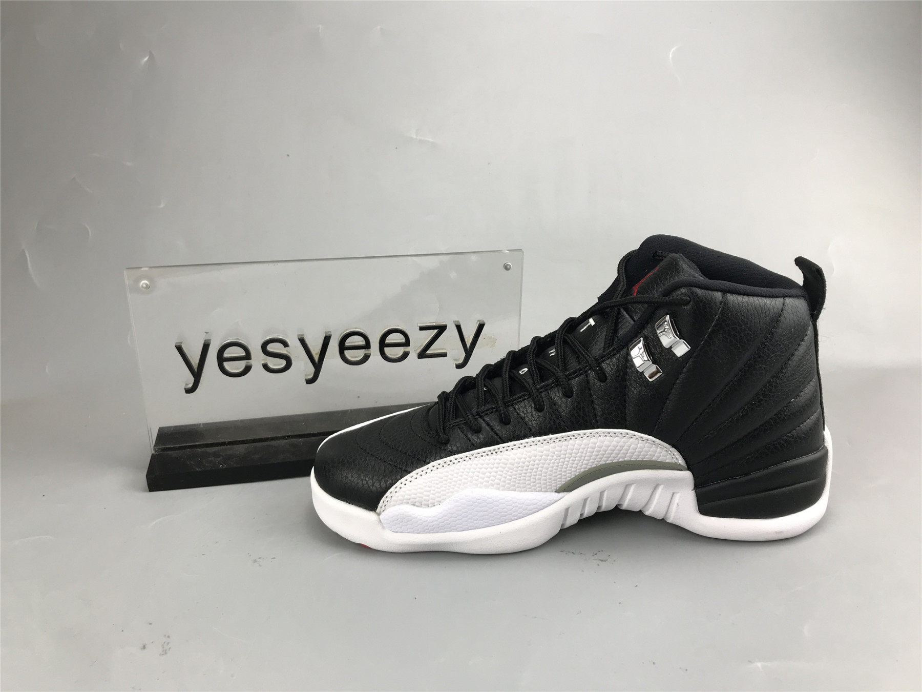 UA AIR JORDAN 12 RETRO 