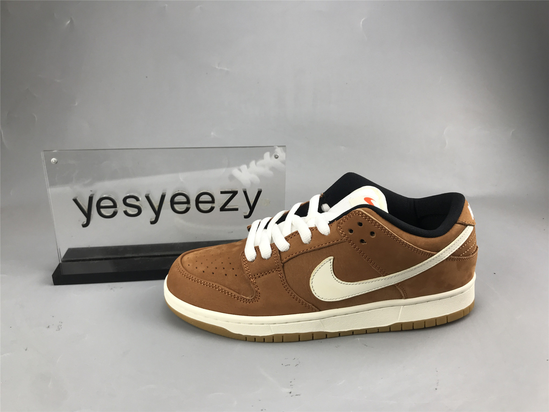 UA NIKE DUNK LOW PRO ISO SB 