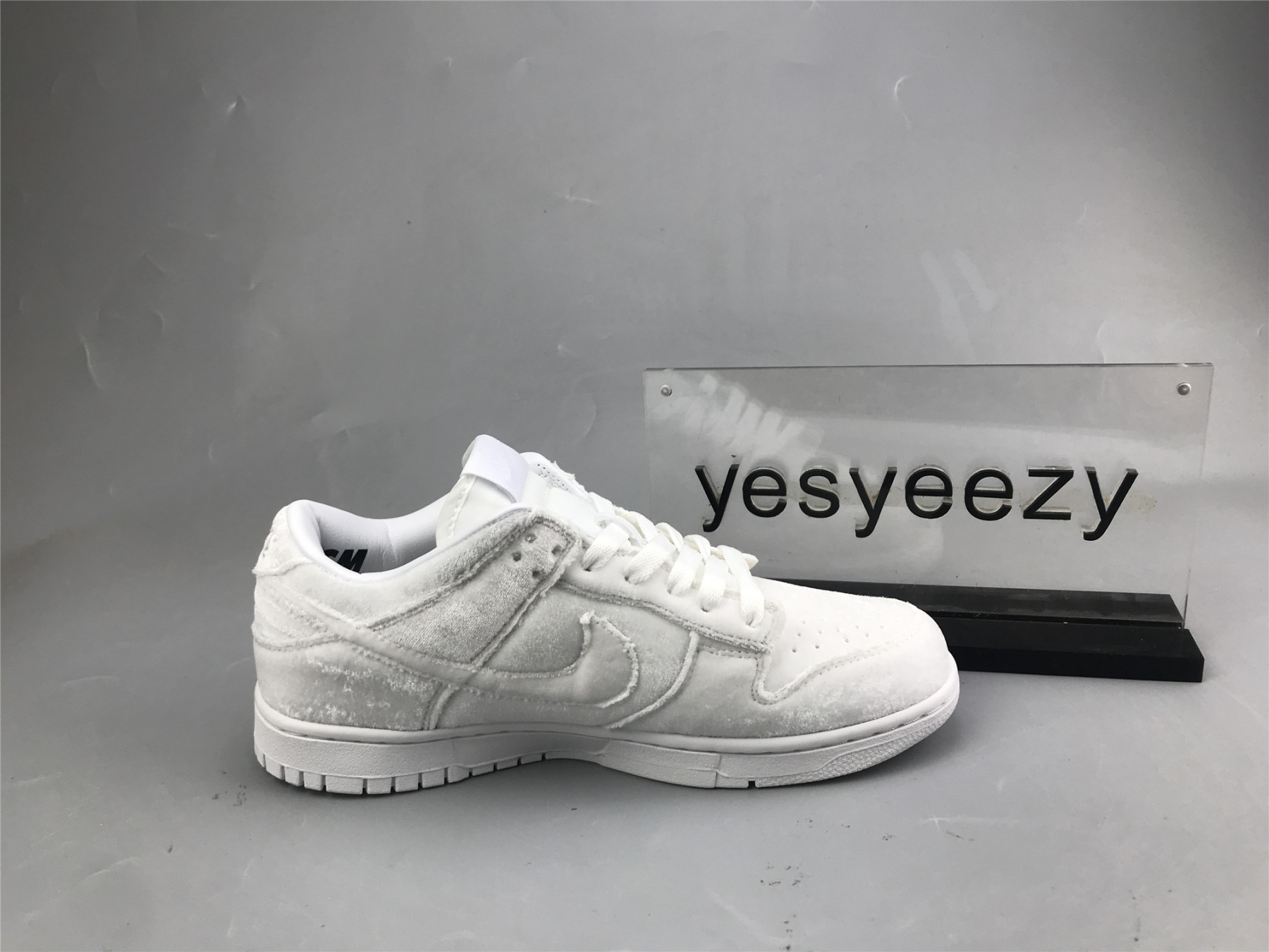 UA DOVER STREET MARKET X DUNK LOW 