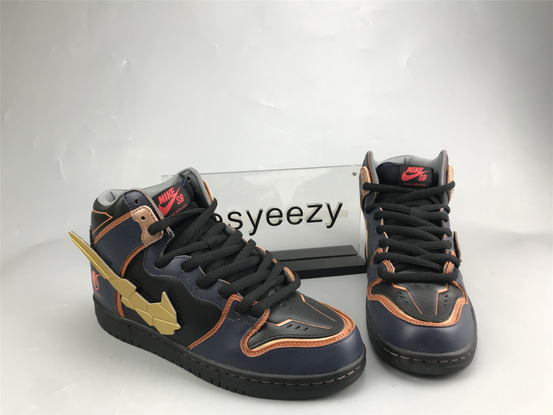 UA NIKE GUNDAM X DUNK HIGH SB 