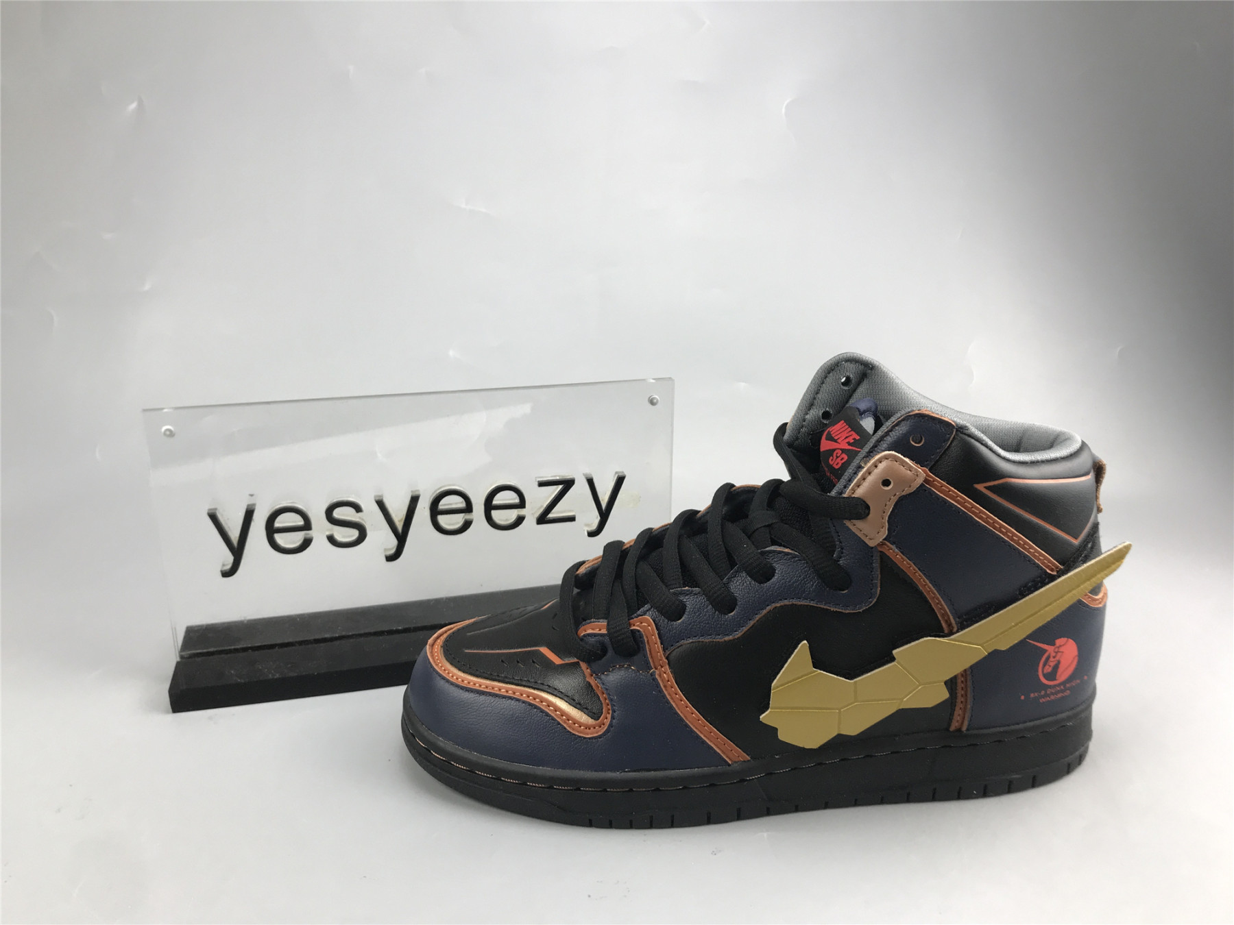 UA NIKE GUNDAM X DUNK HIGH SB 