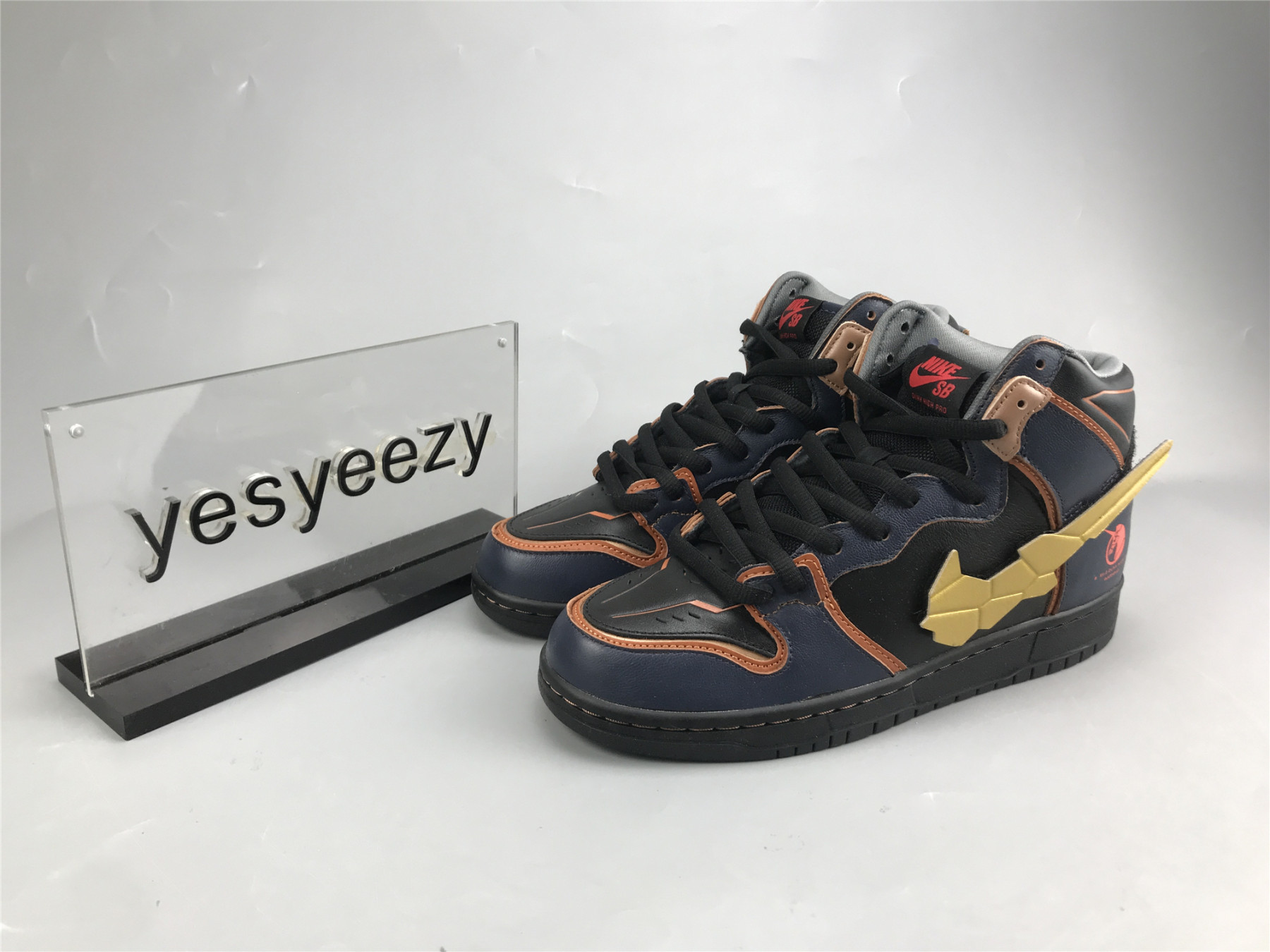 UA NIKE GUNDAM X DUNK HIGH SB 