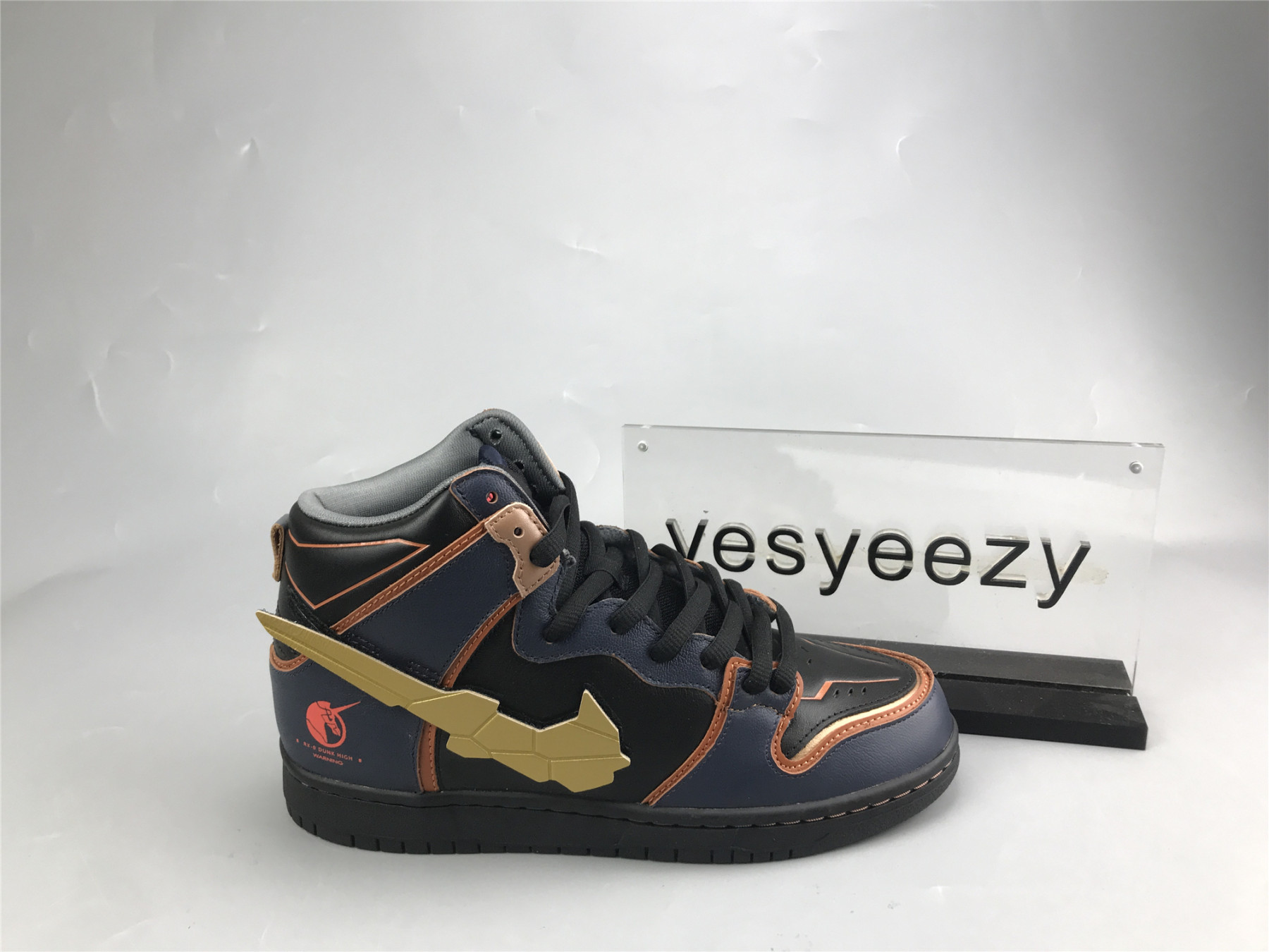 UA NIKE GUNDAM X DUNK HIGH SB 