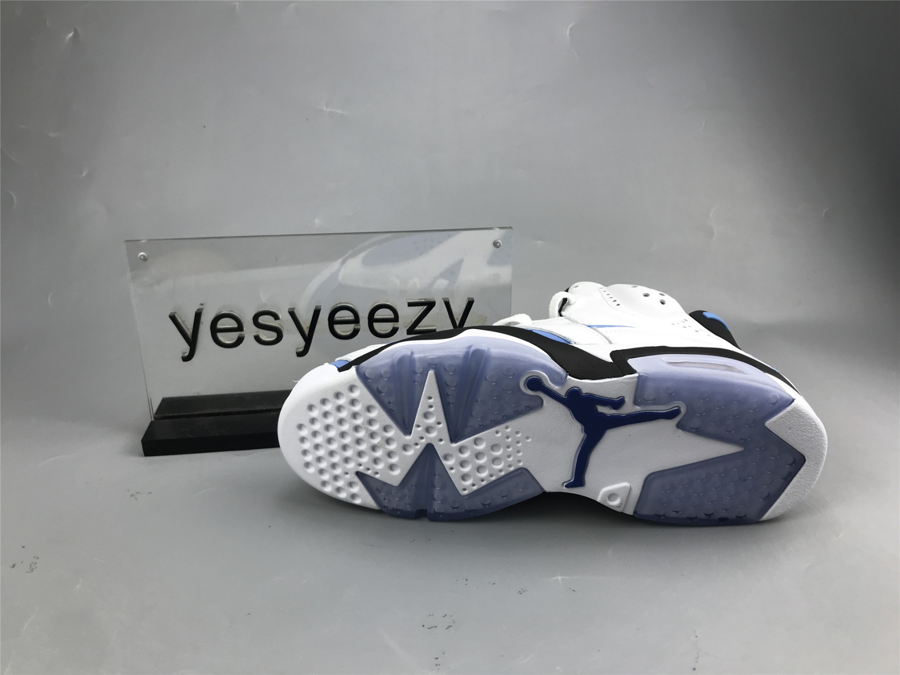 UA AIR JORDAN 6 RETRO 