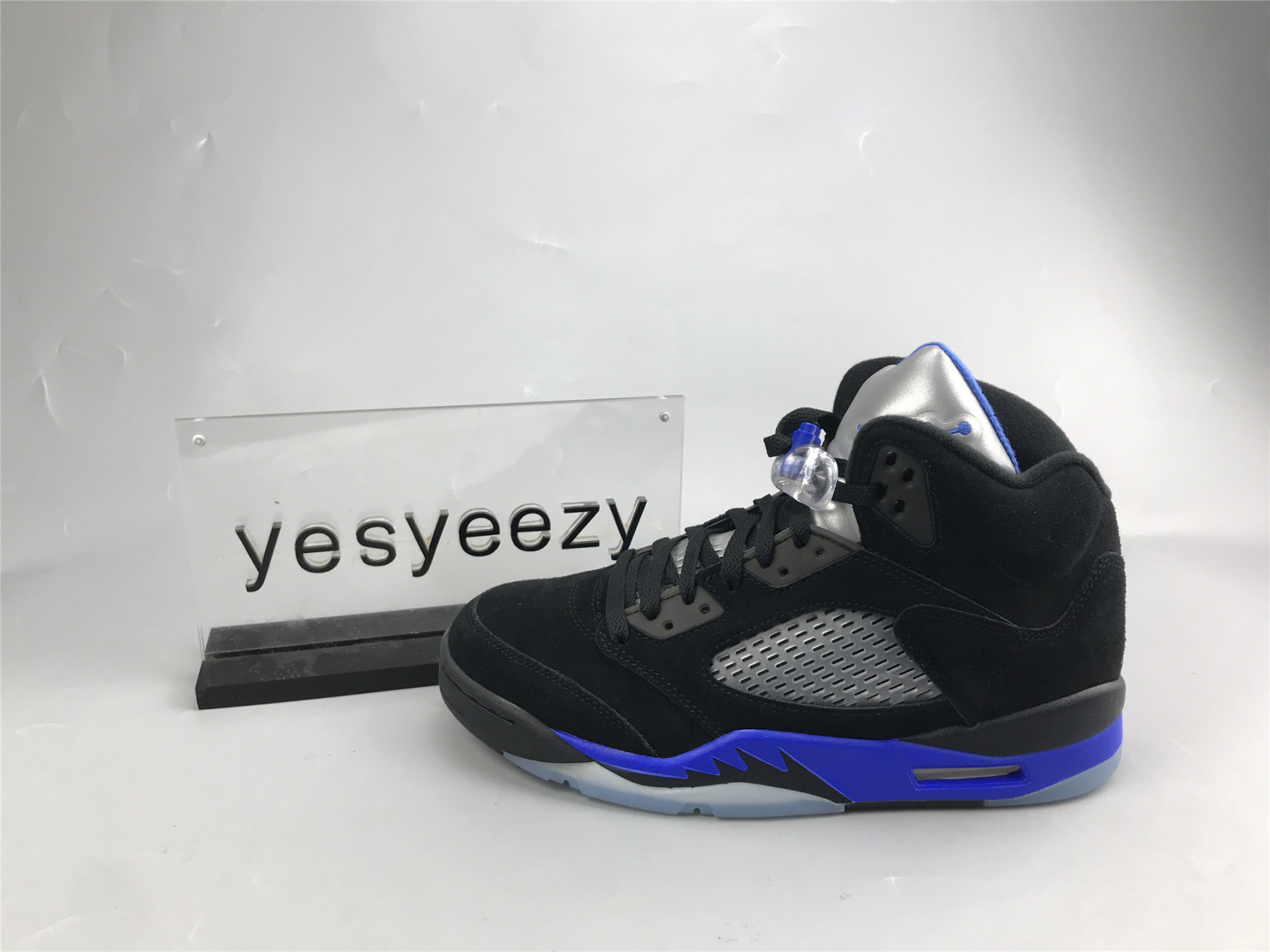 UA AIR JORDAN 5 RETRO 