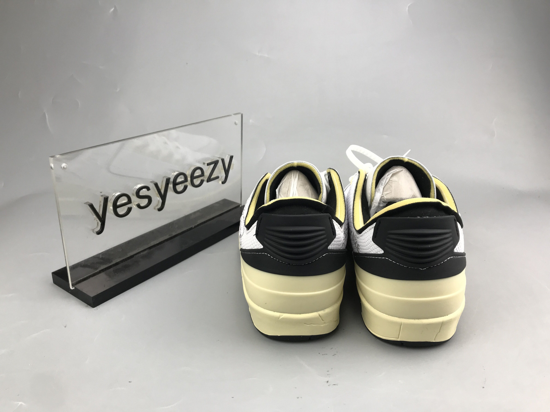 UA OFF WHITE X AIR JORDAN 2 LOW SP WHITE BLACK