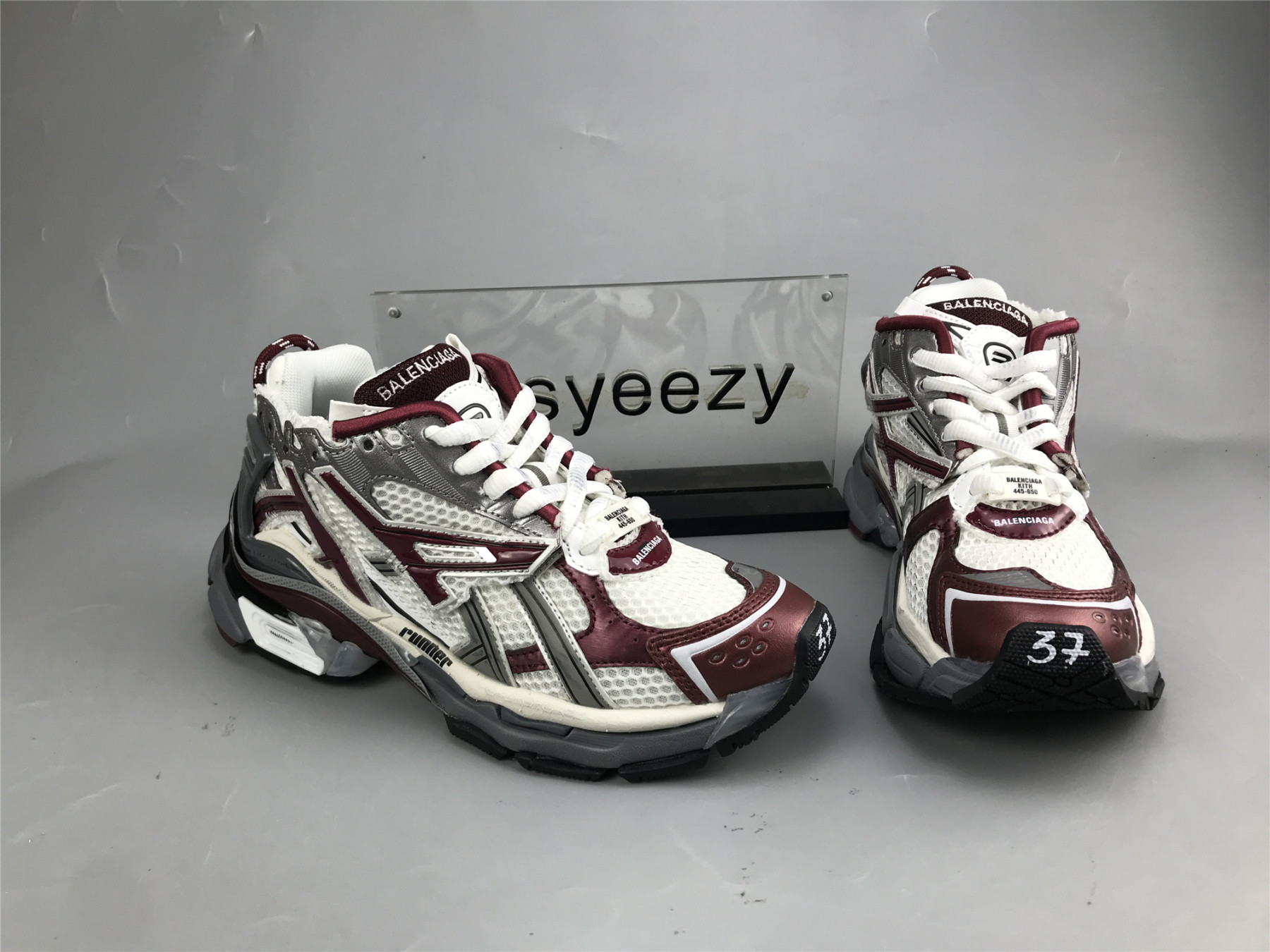 UA RUNNER GREY BURGUNDY
