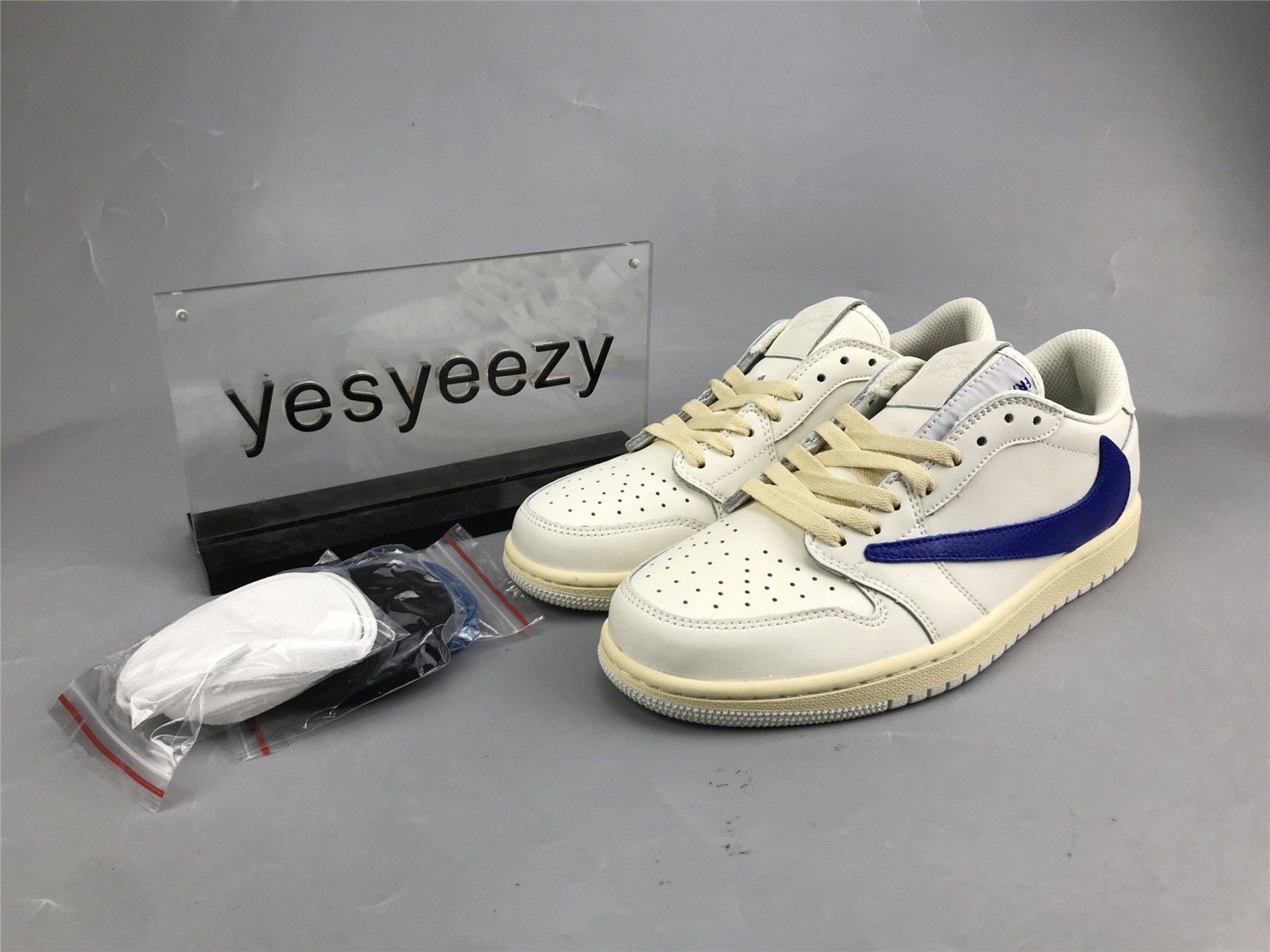 UA AIR JORDAN 1 LOW RETRO OG SP