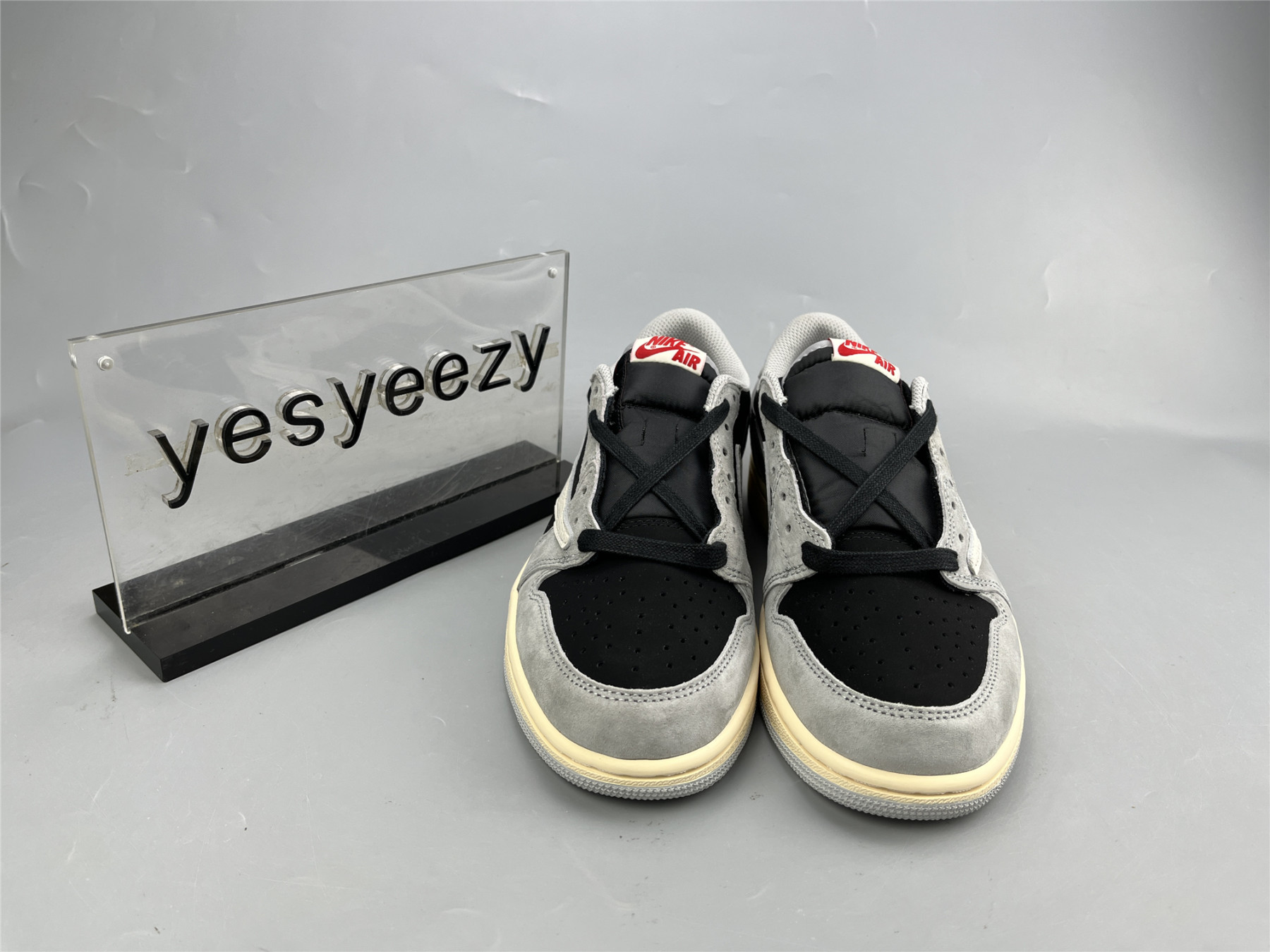 UA TRAVIS SCOTT X AIR JORDAN 1 LOW