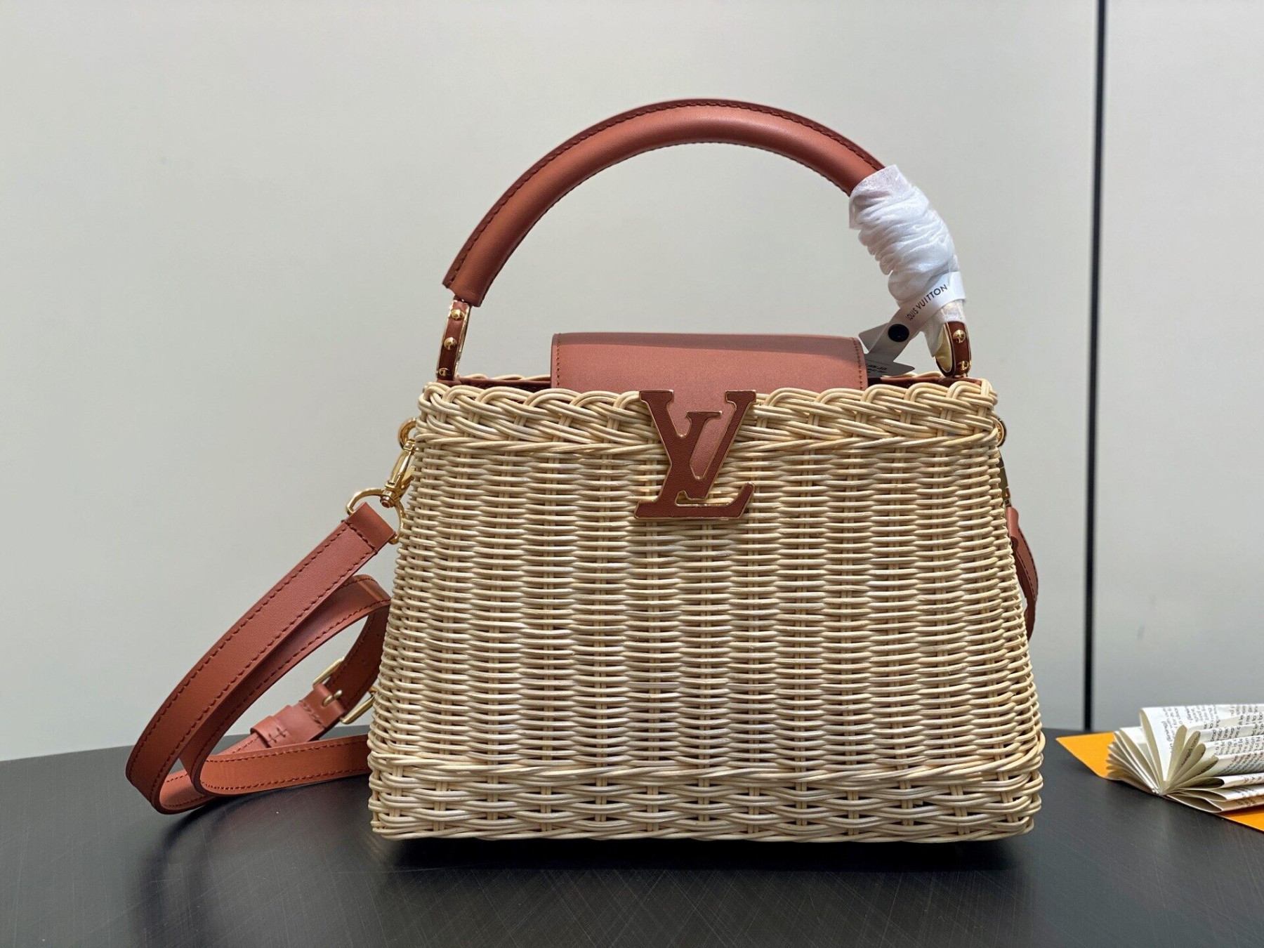 LV Capucines BB M26025 27x18x9cm