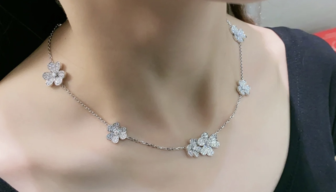 V*n Cl**f & Arpels Necklace