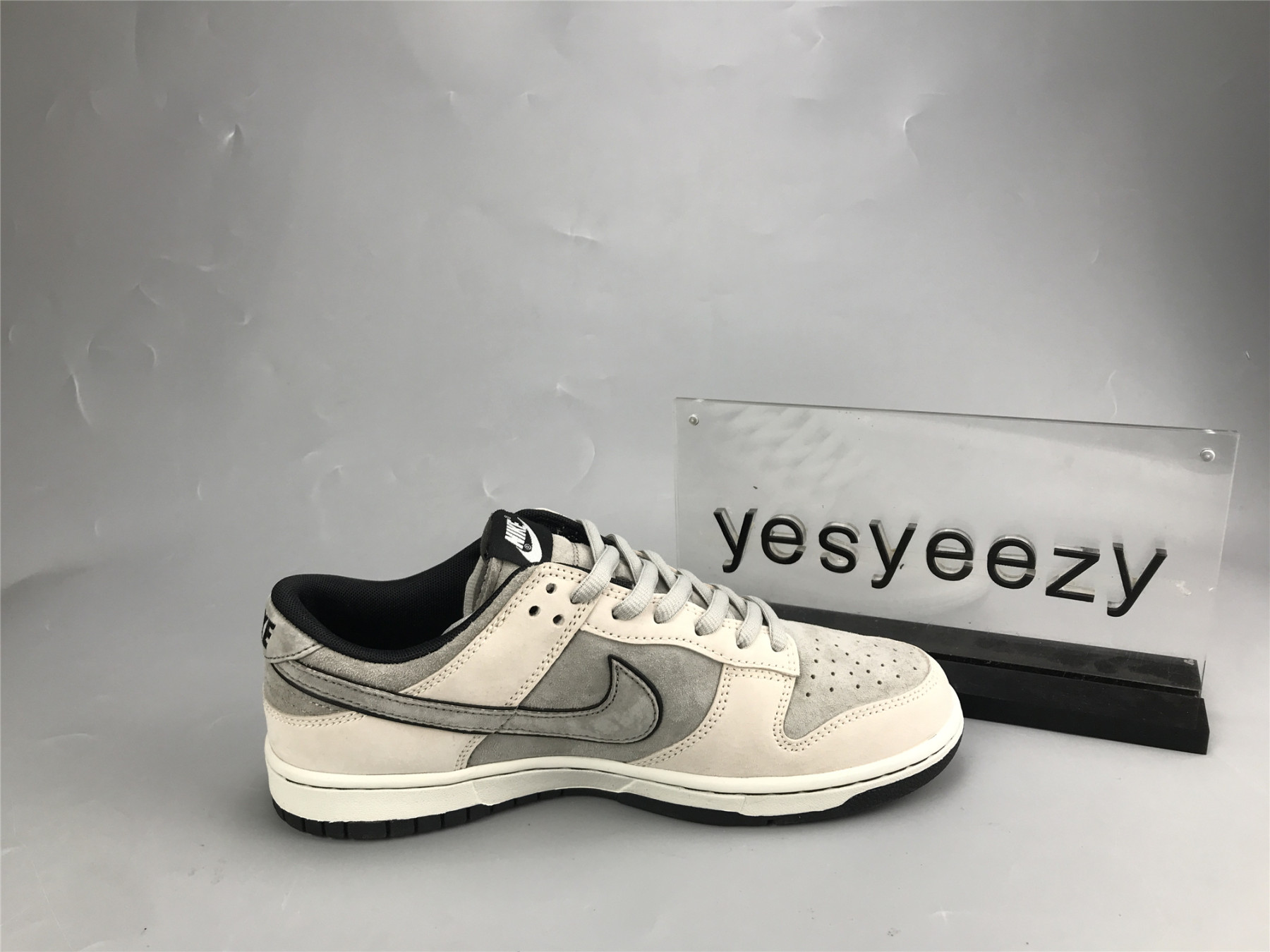 UA NIKE SB DUNK LOW "STEAMBOY OST" GREY BLACK