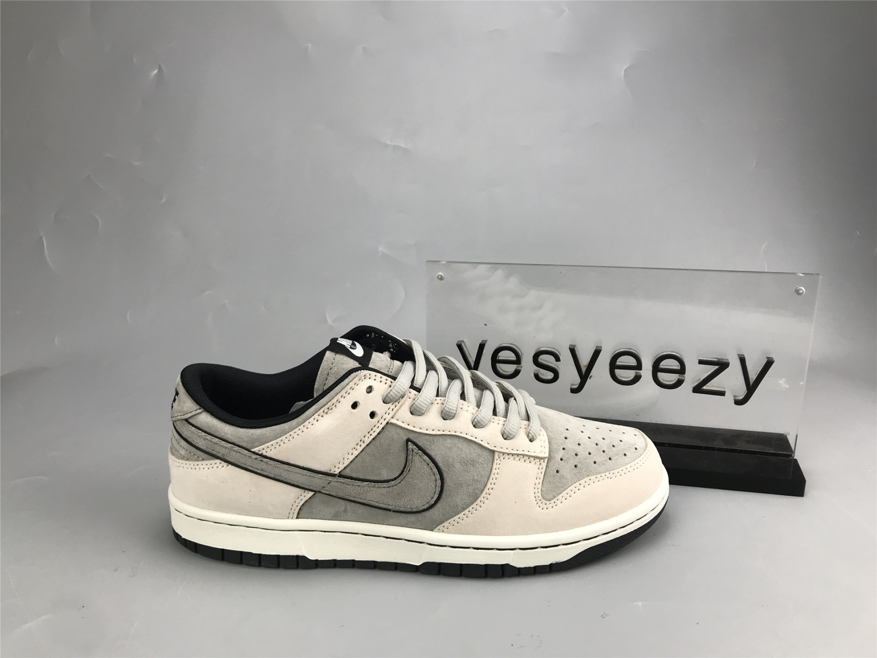 UA NIKE SB DUNK LOW "STEAMBOY OST" GREY BLACK
