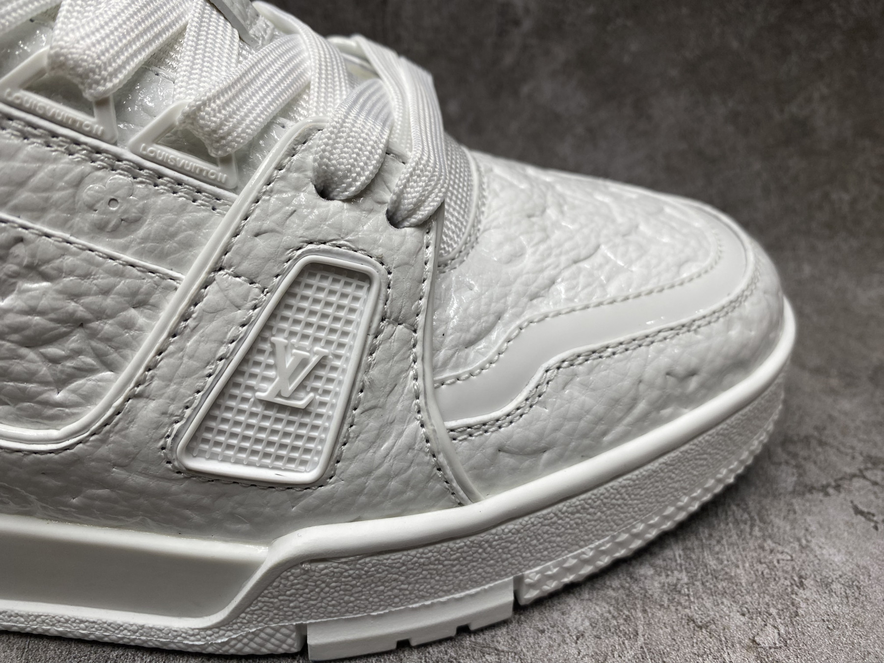 UA LV trainer Sneakers