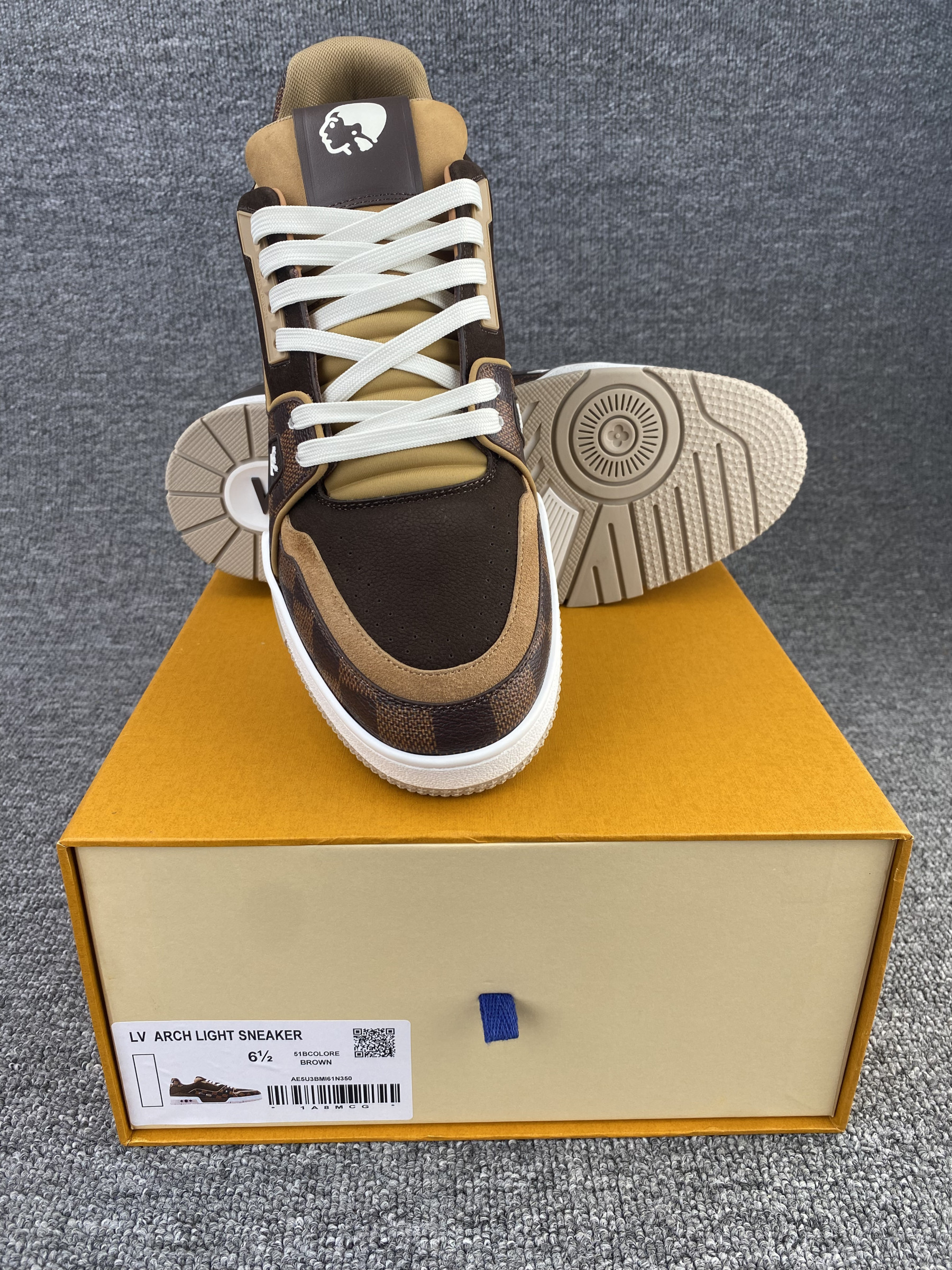 UA LV trainer Sneakers