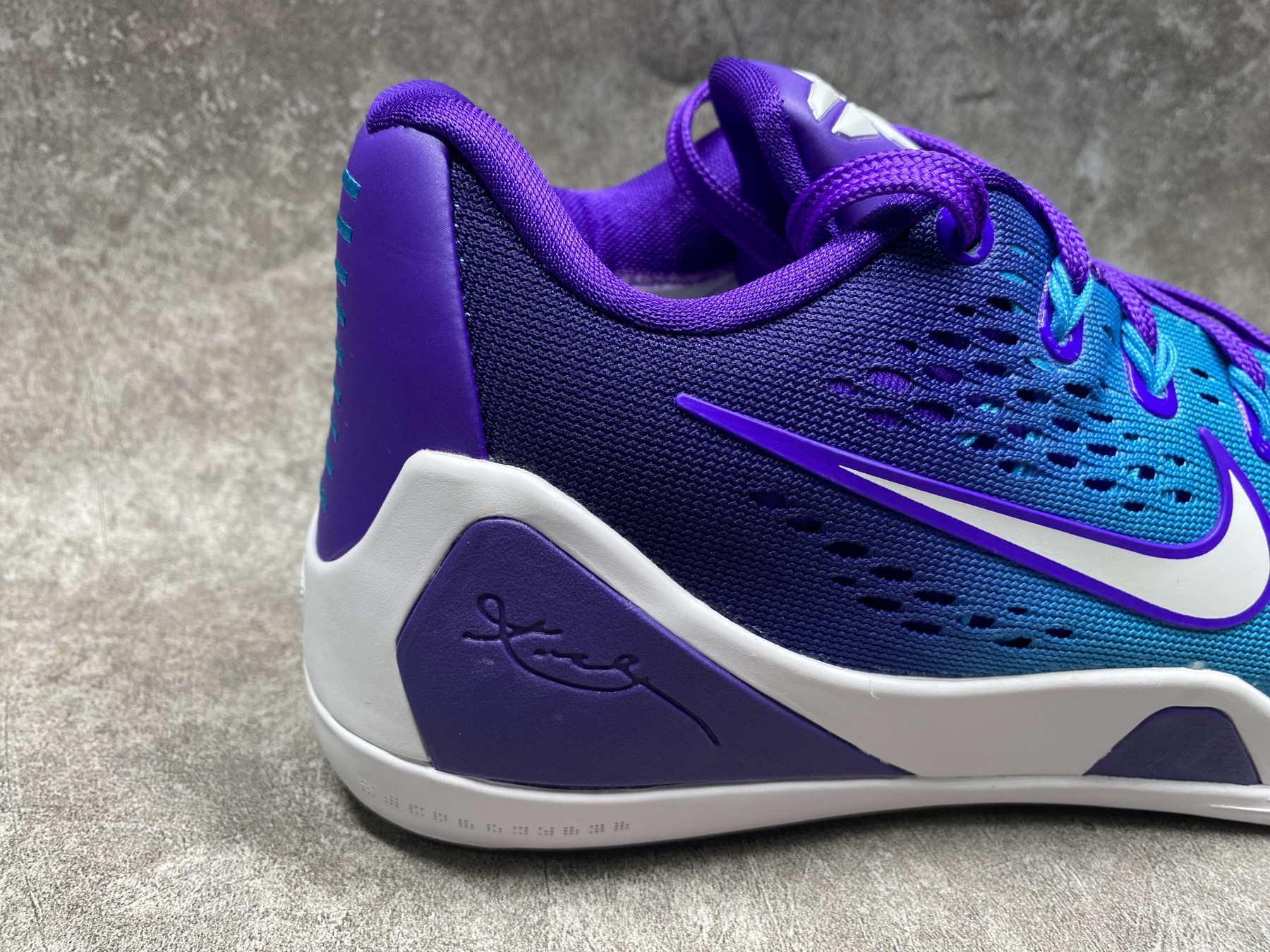 UA Nike Kobe 9 Elite Low EM Protro