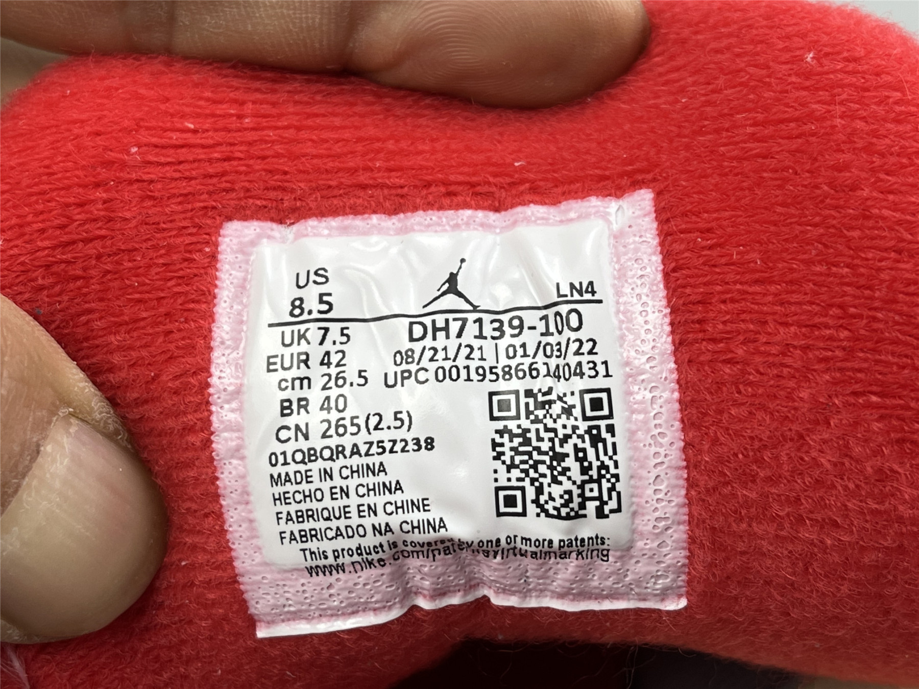 UA AIR JORDAN 3 RETRO SE 