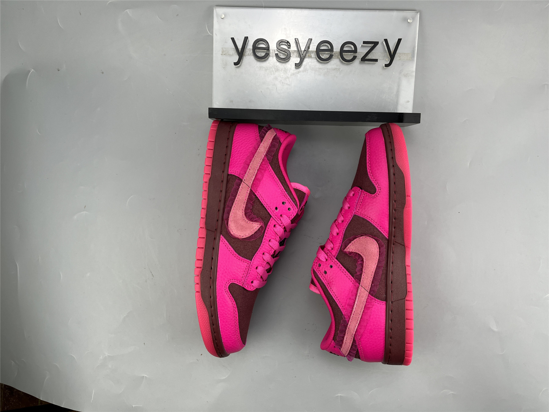 UA NIKE WMNS DUNK LOW 