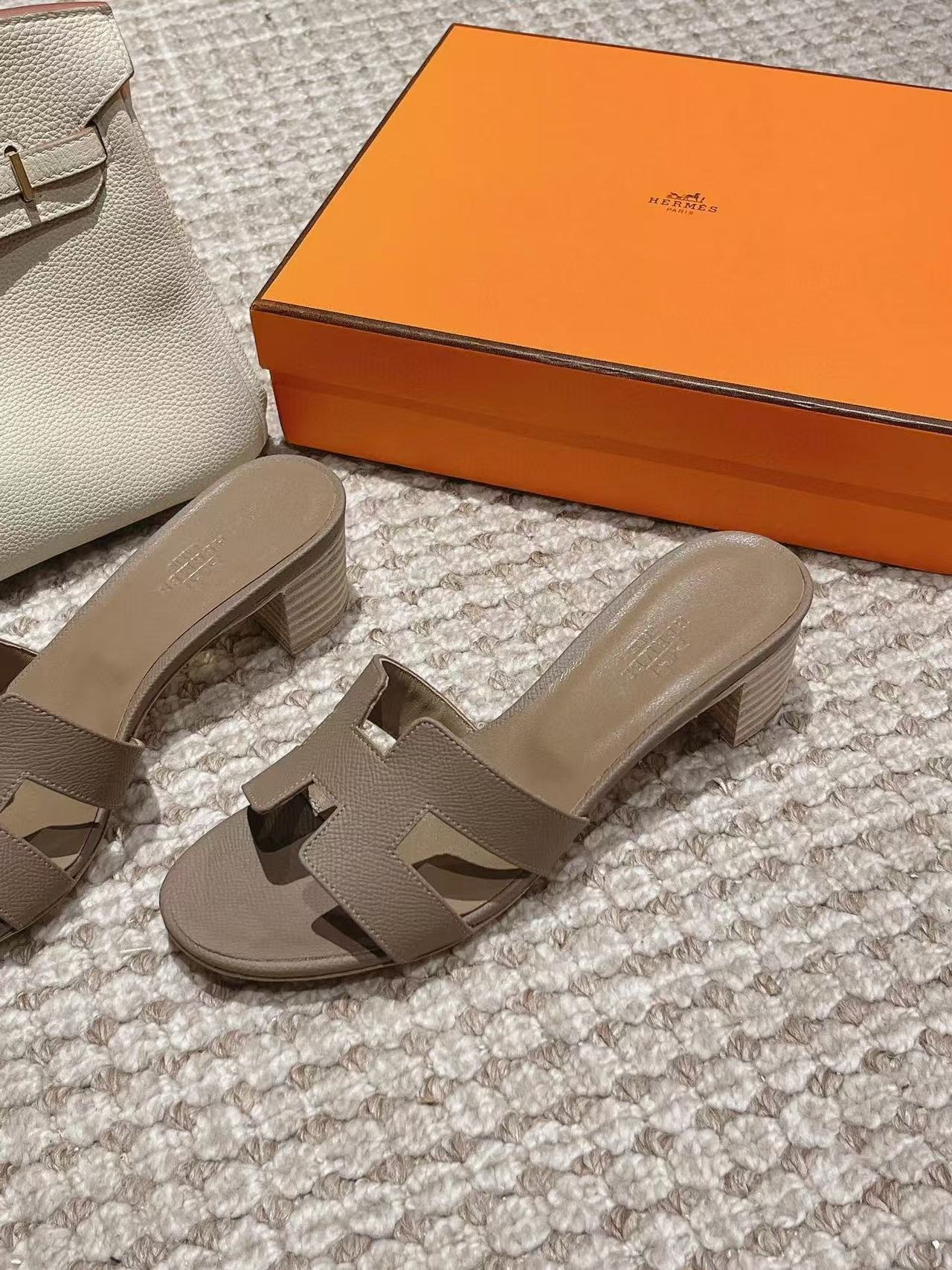 UA H**me5 Oasis sandal