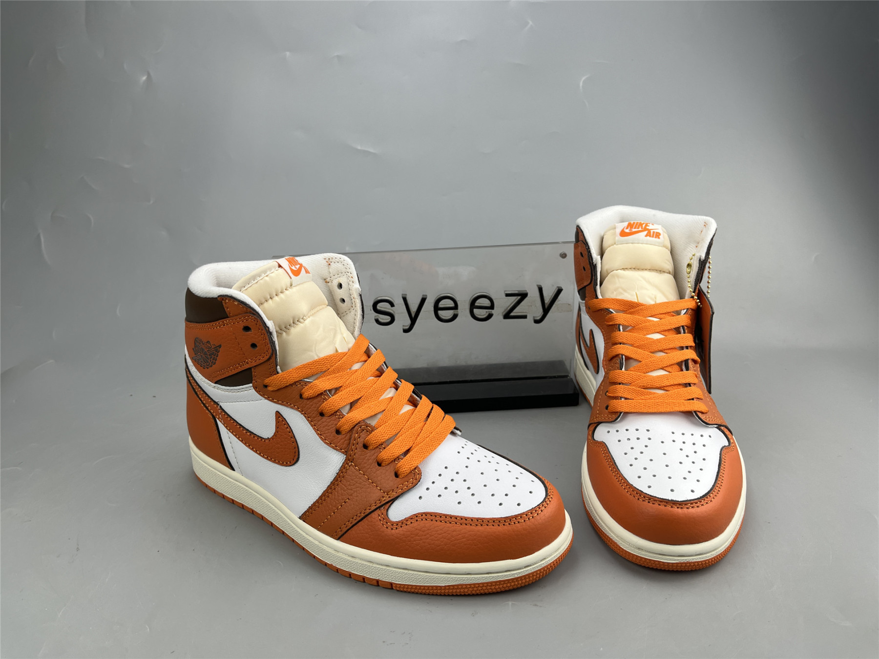UA WMNS AIR JORDAN 1 HIGH OG 