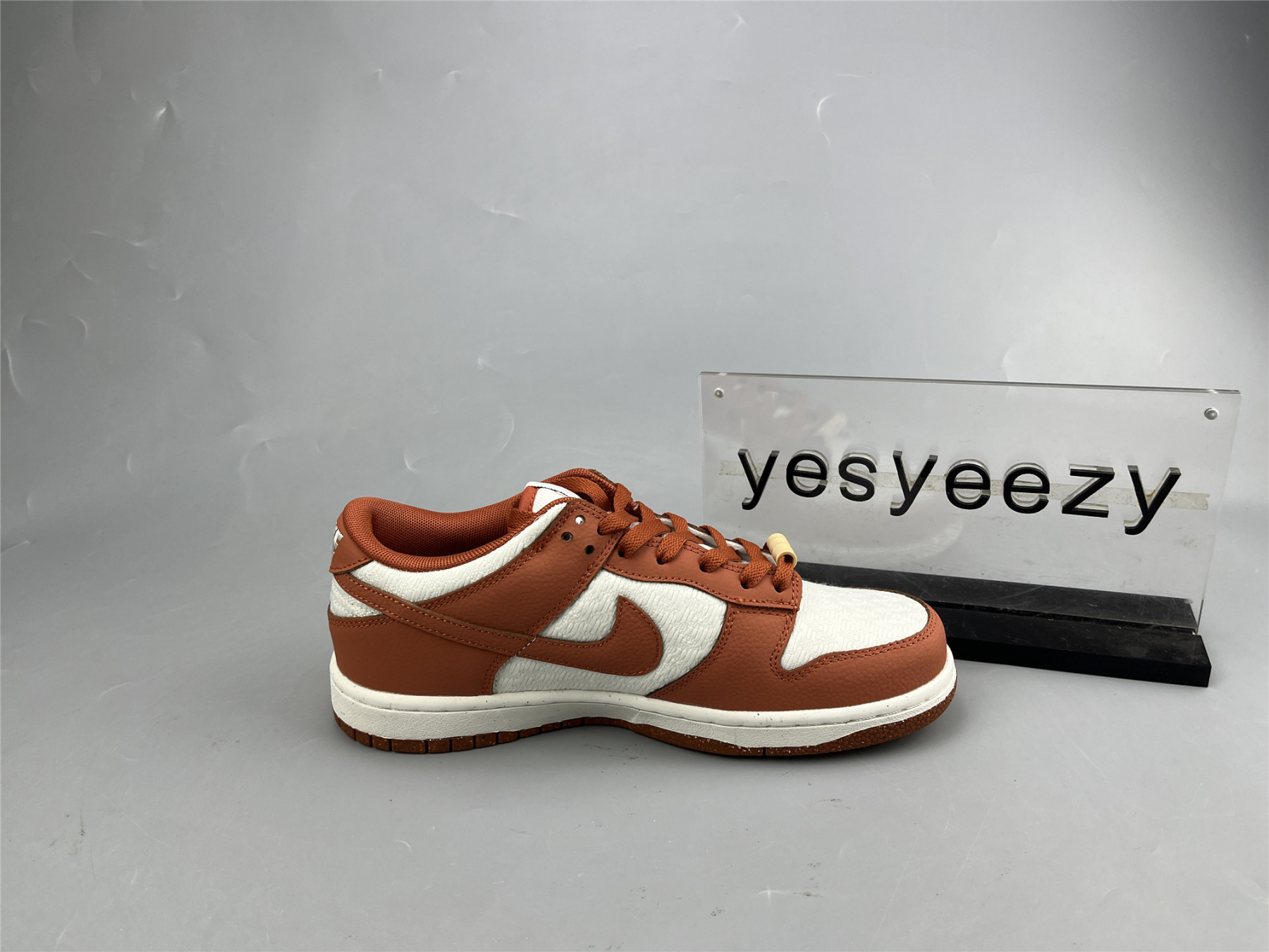UA NIKE WMNS DUNK LOW RETRO 