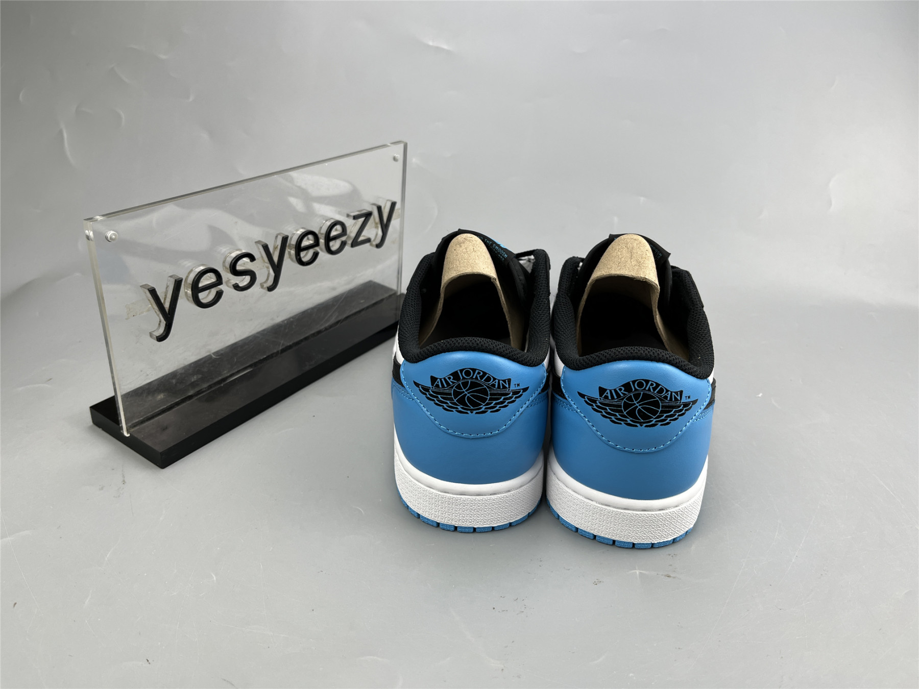 UA AIR JORDAN 1 RETRO LOW OG 